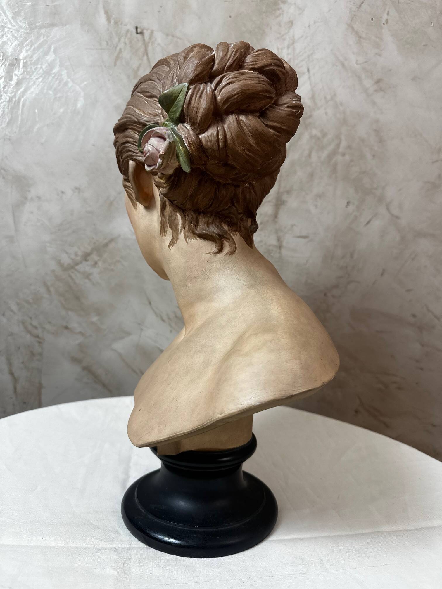Buste de femme en platre