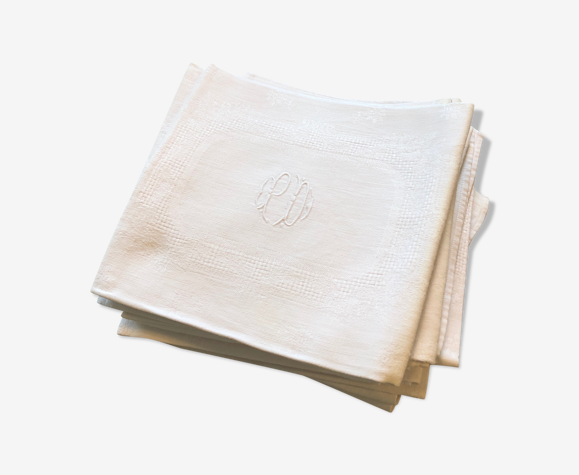 Set de 12 serviettes de tables brodées monogrammes « P.D »