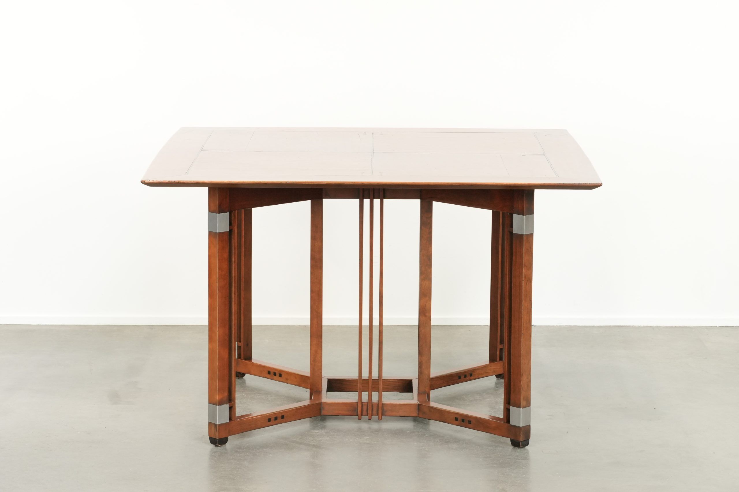 Rare square Art Deco design dining table in good condition