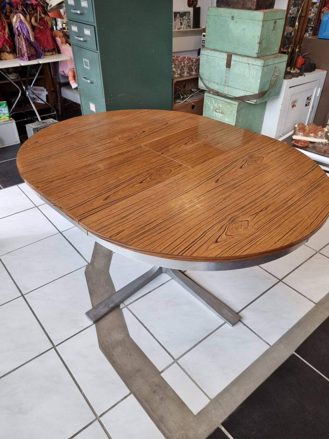 Vintage formica table with chrome leg and extension