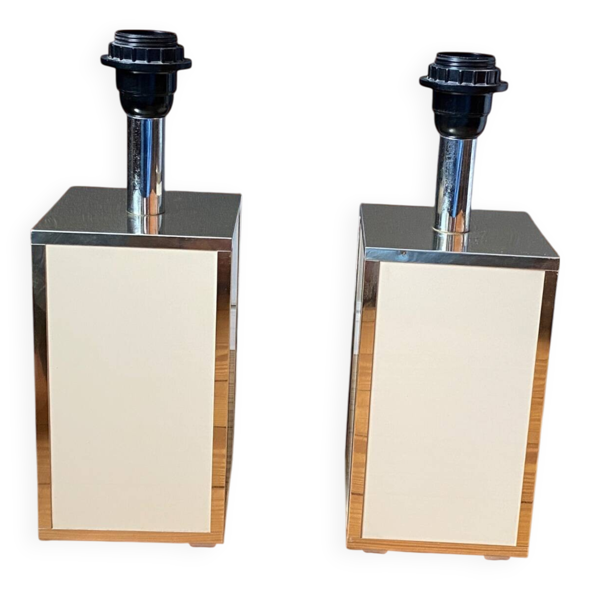 Pair of lamp bases in gilt metal and cream lacquer, Hollywood Regency style, 1970