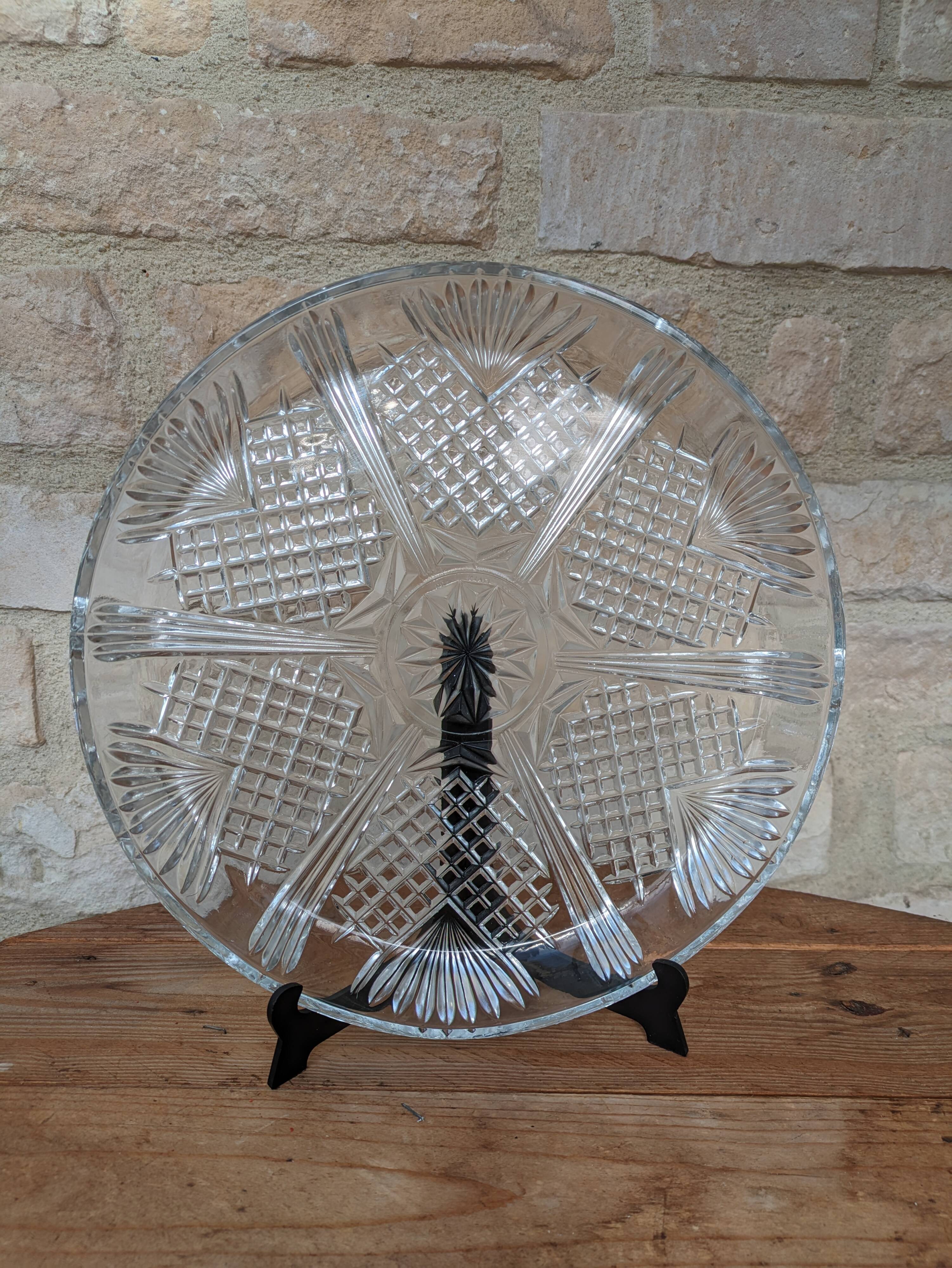 Relief molded glass plate serving dish with rim