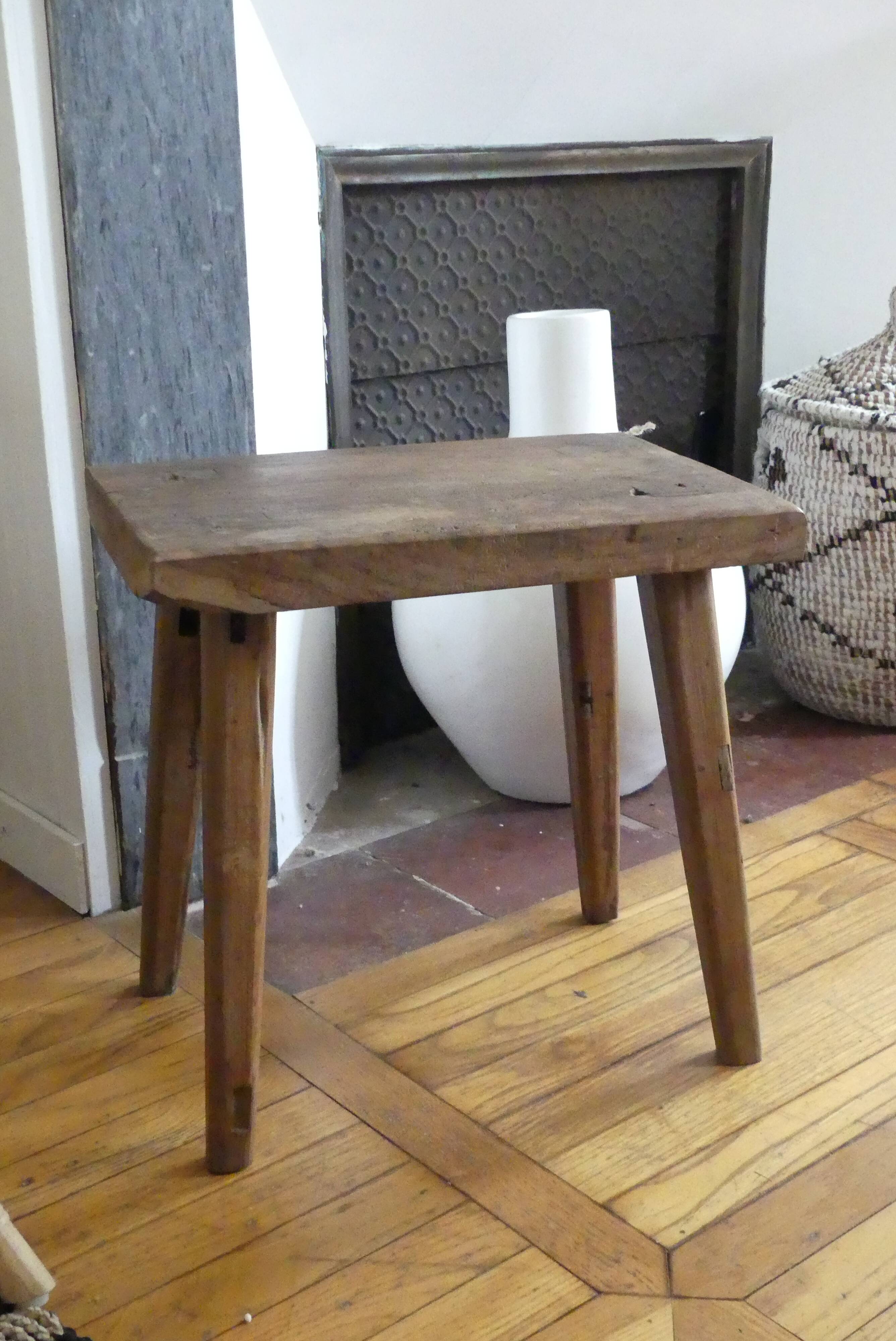 Tabouret bois brutaliste