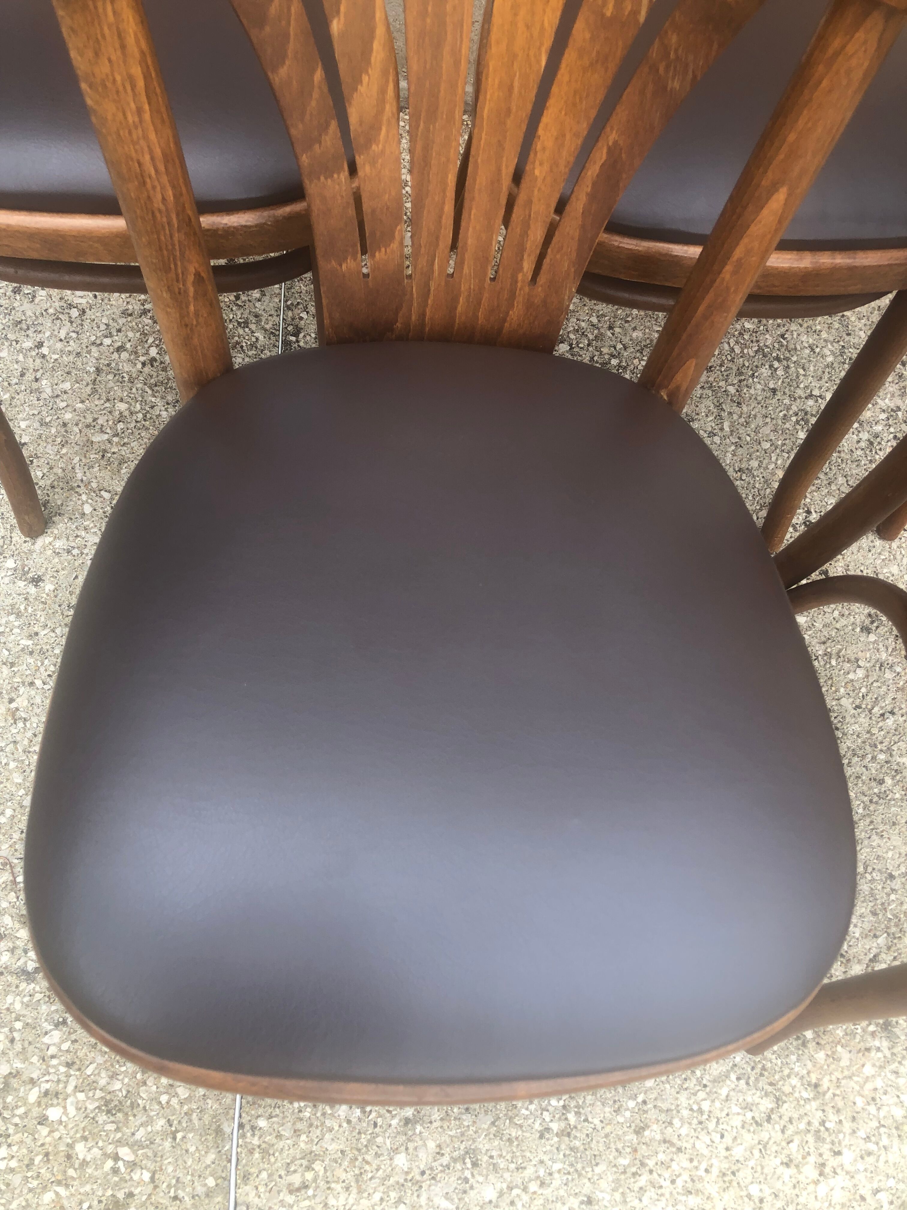 Suite de 5 chaises bistrot (assises neuves)