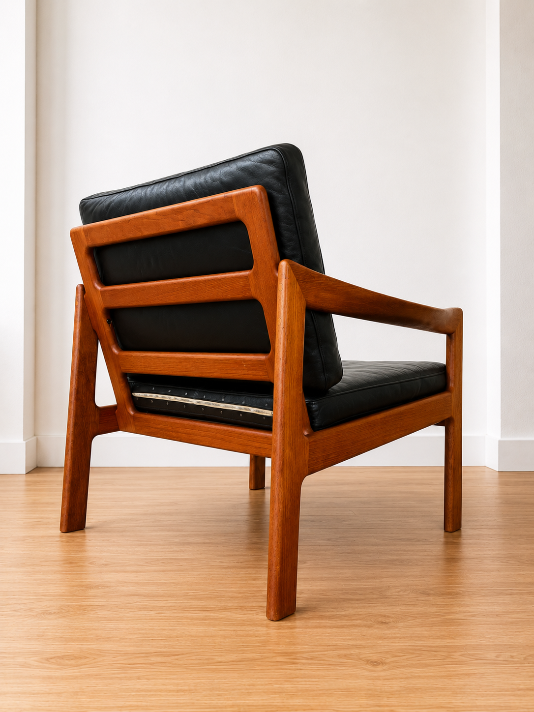 Vintage Danish Illum Wikkelsø teak lounge chair model 20