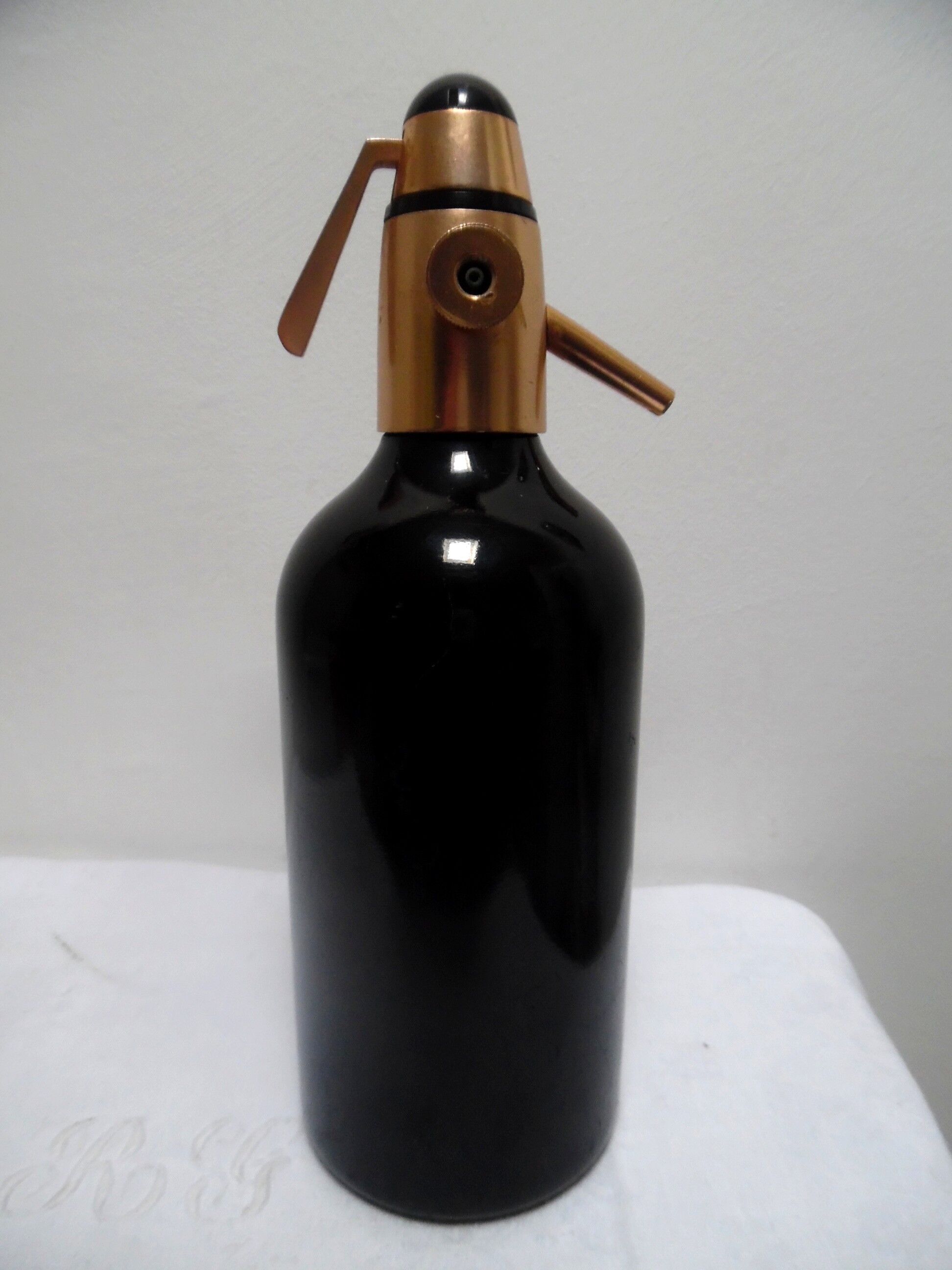 Black parisian siphon