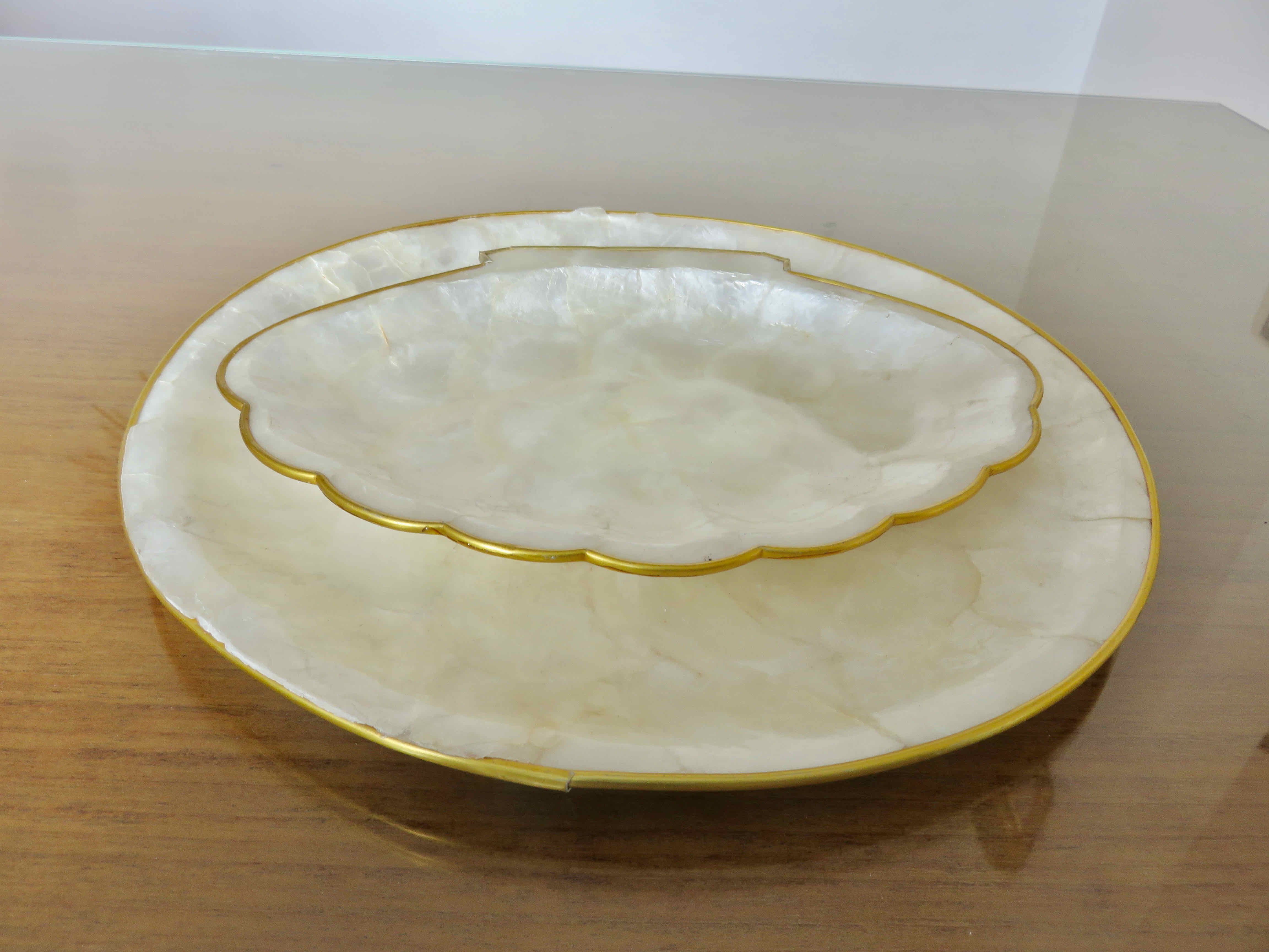 Set in Philippine mother-of-pearl, ramekin and plate