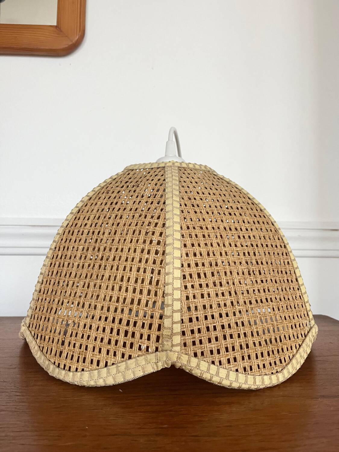 Vintage flower-shaped rattan pendant light