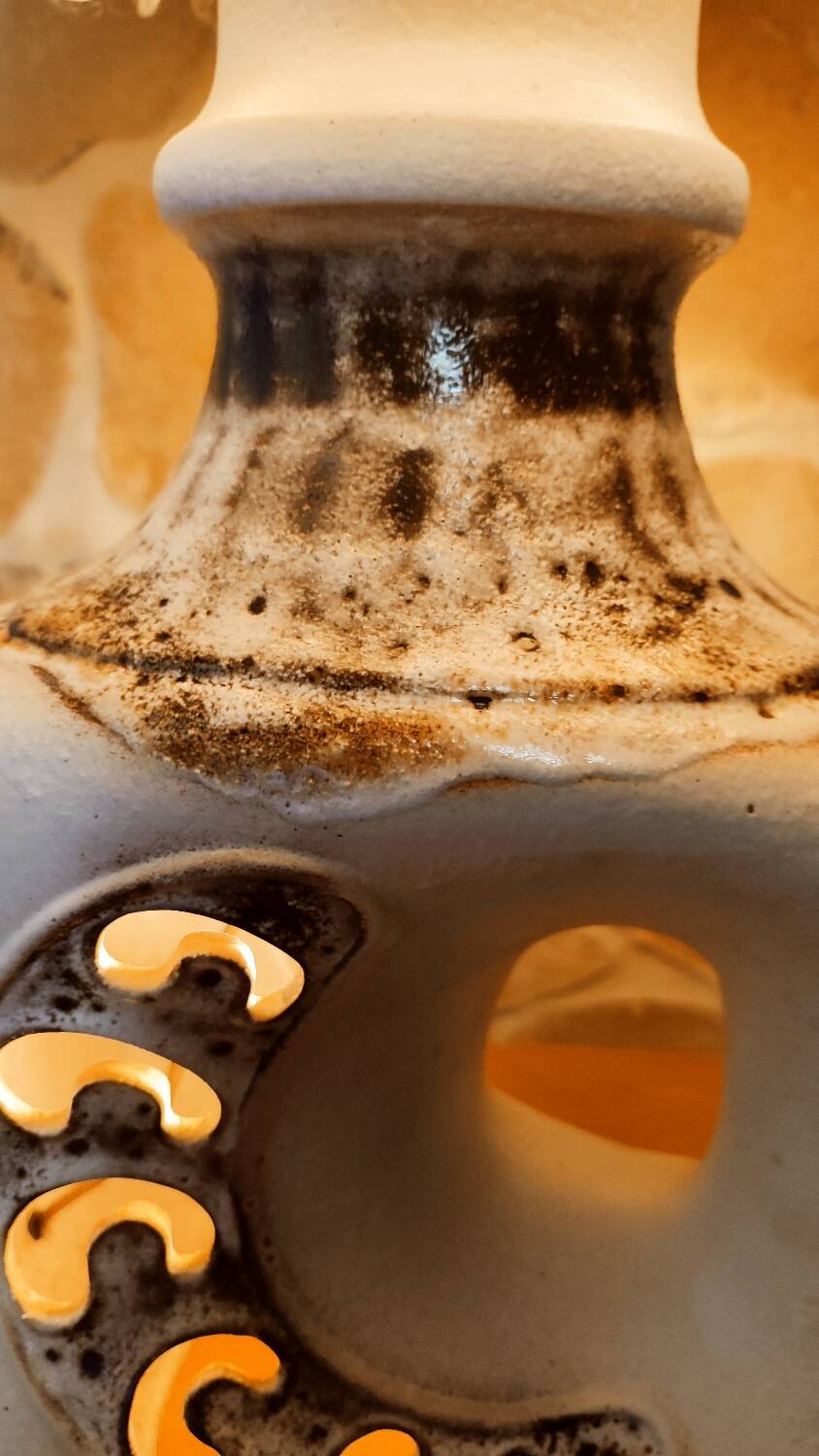 Openwork earthenware lamp