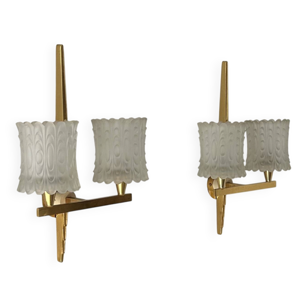 Paire d'appliques doubles en laiton et verre moulé, Maison Arlus, France, 1950
