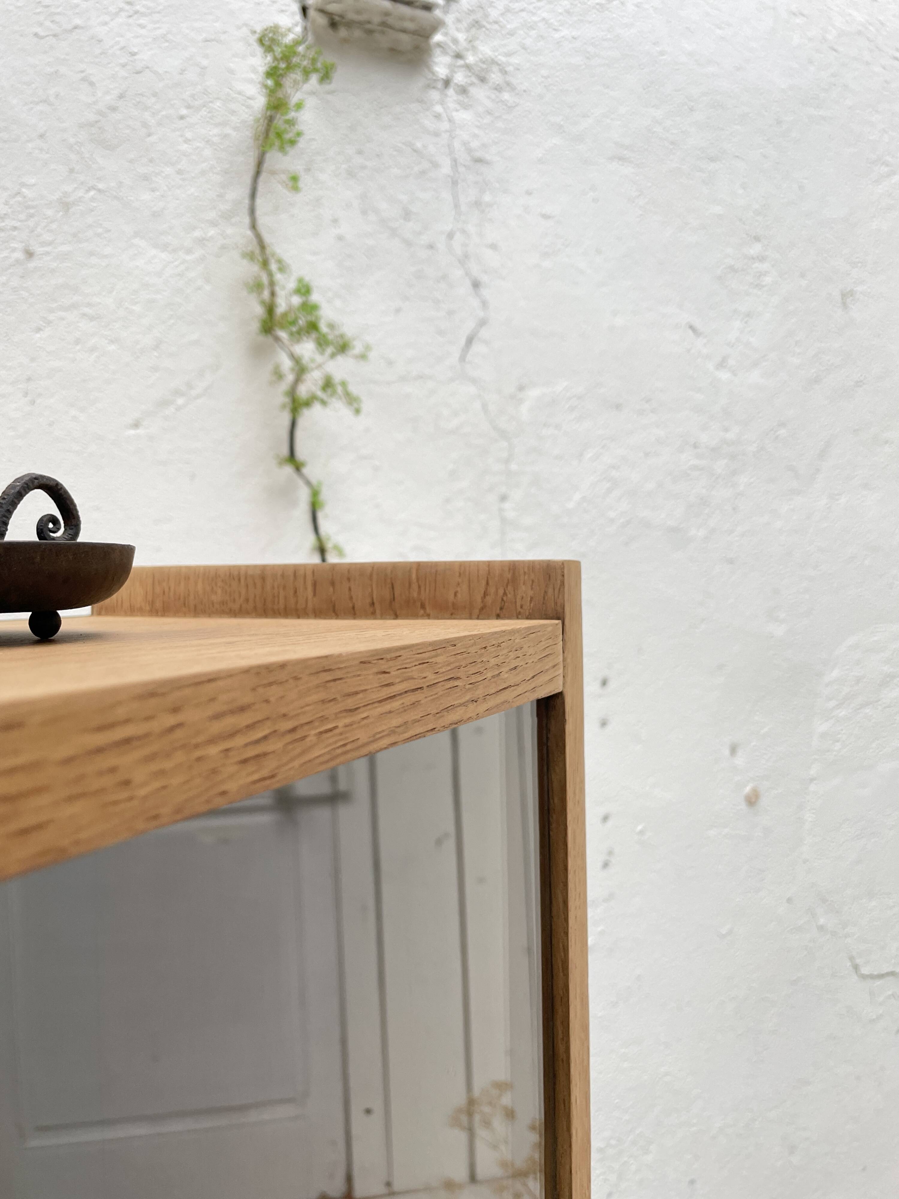 Vintage bookcase in solid oak.