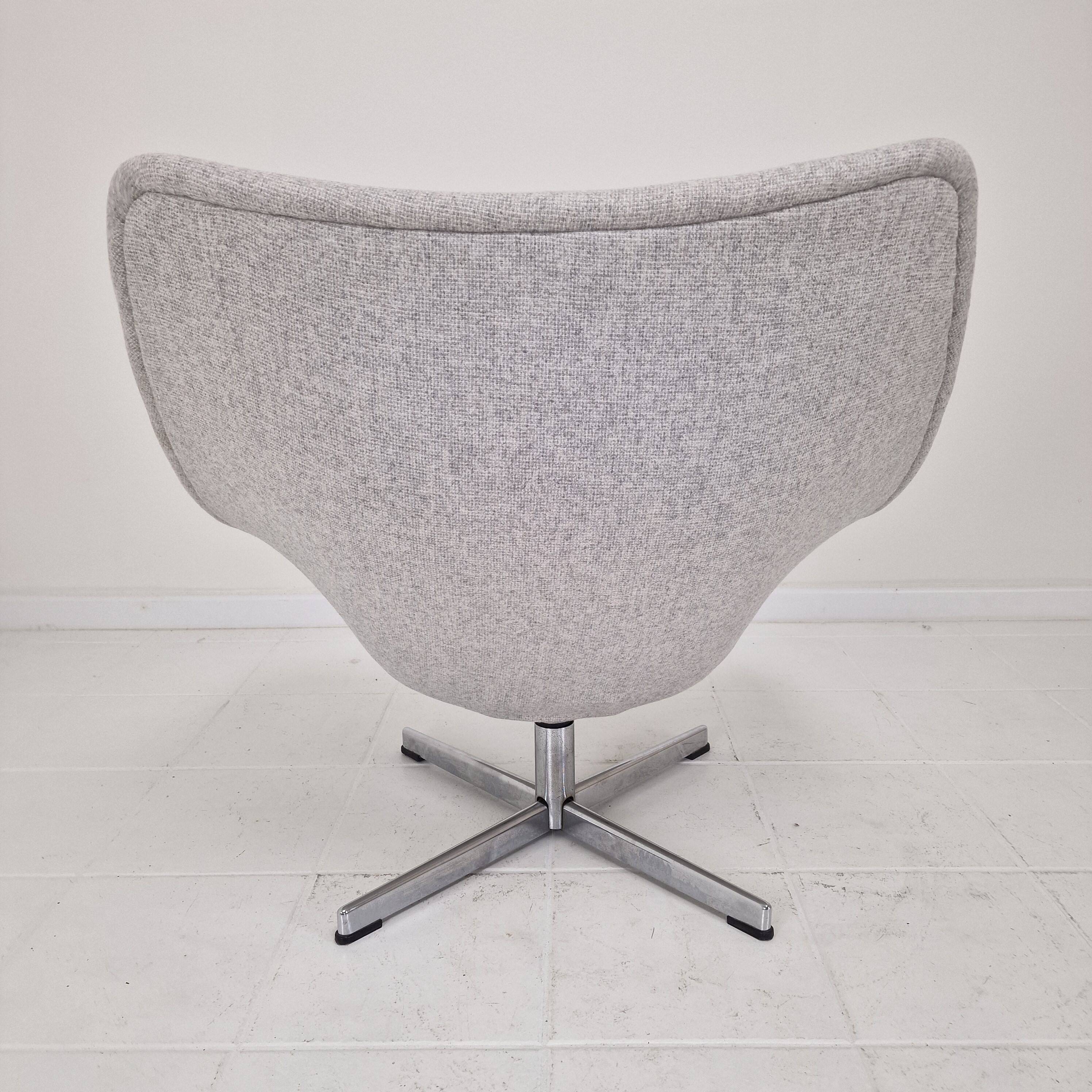 Restored Artifort Oyster Lounge Chair With Cross Base by Pierre Paulin, 60'