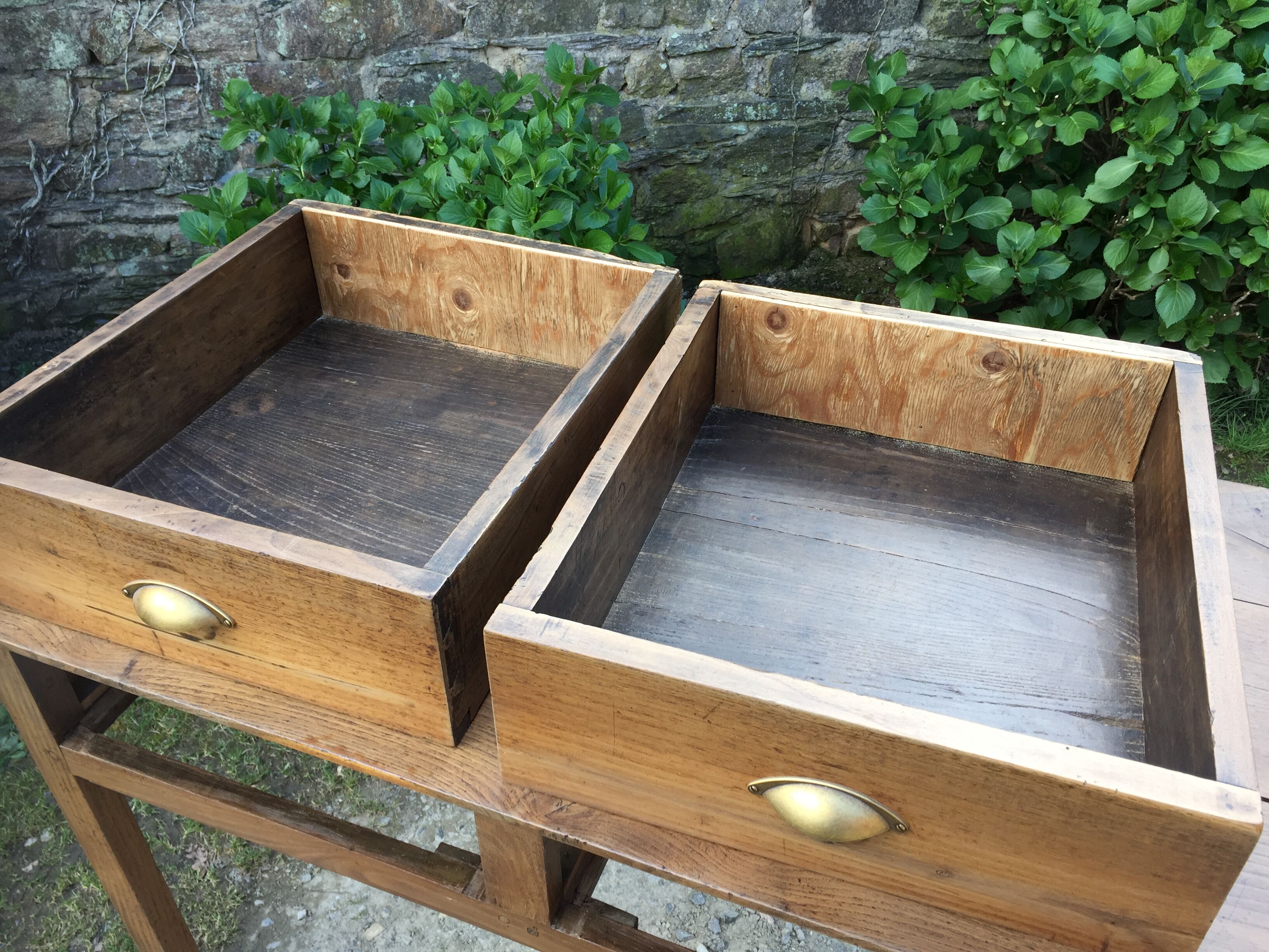 Farm table of the country Brièron (South Brittany) old with 2 drawers in chestnut.