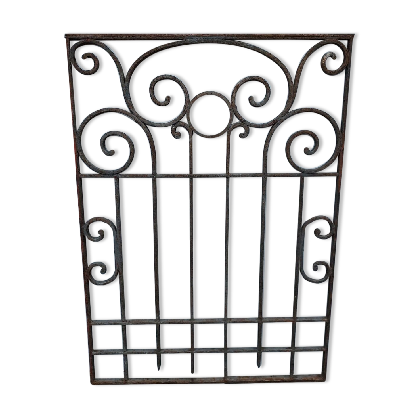 Grille de porte en fer forgé