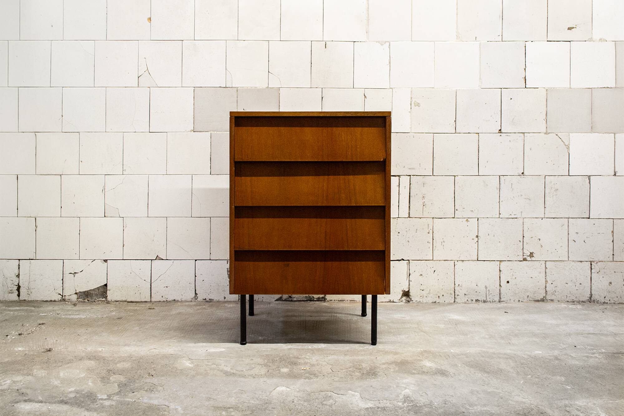 Mobile da soggiorno in legno e ferro Leonardo Fiori per ISA Bergamo Italia