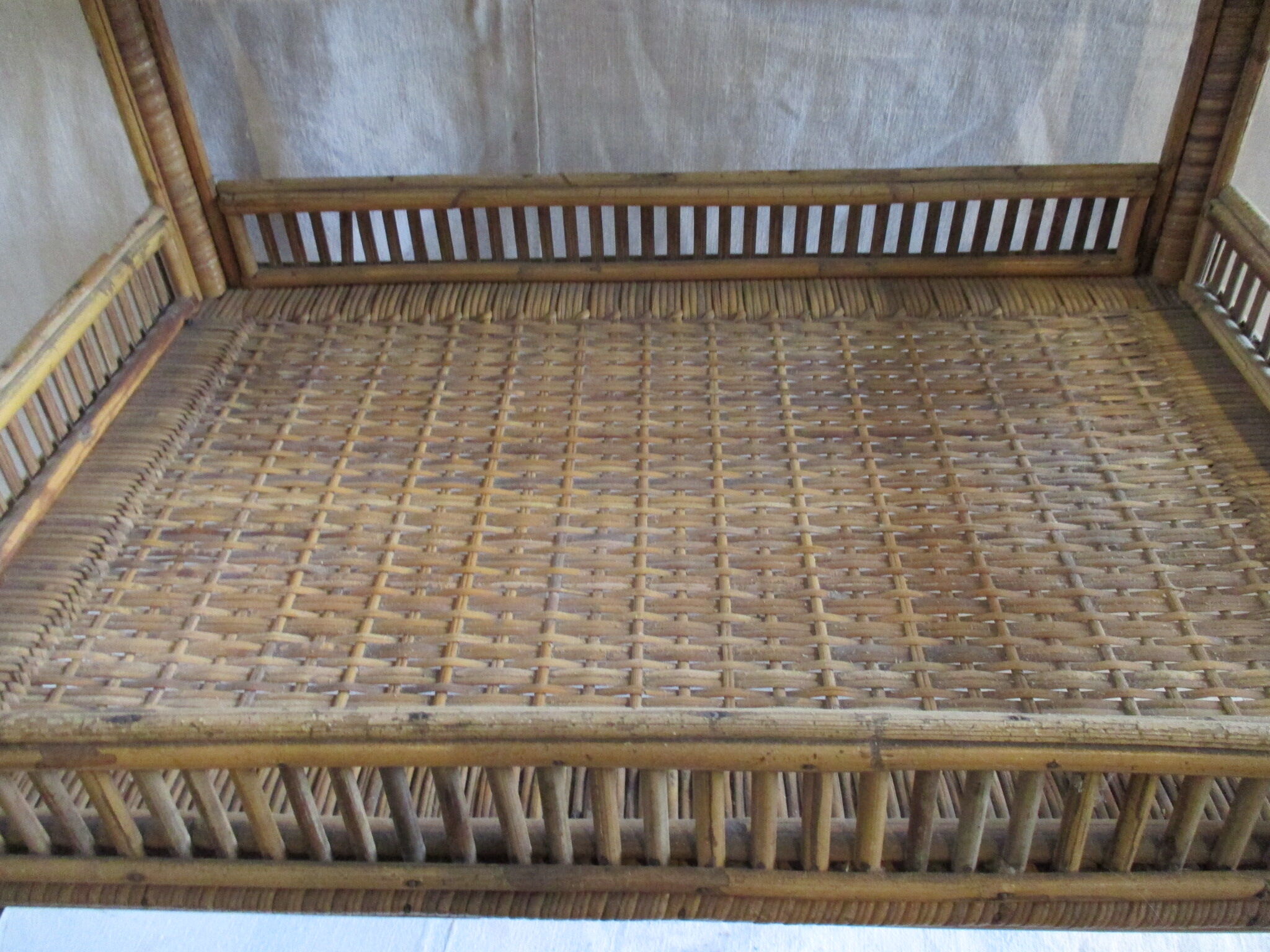 Table wicker years 20
