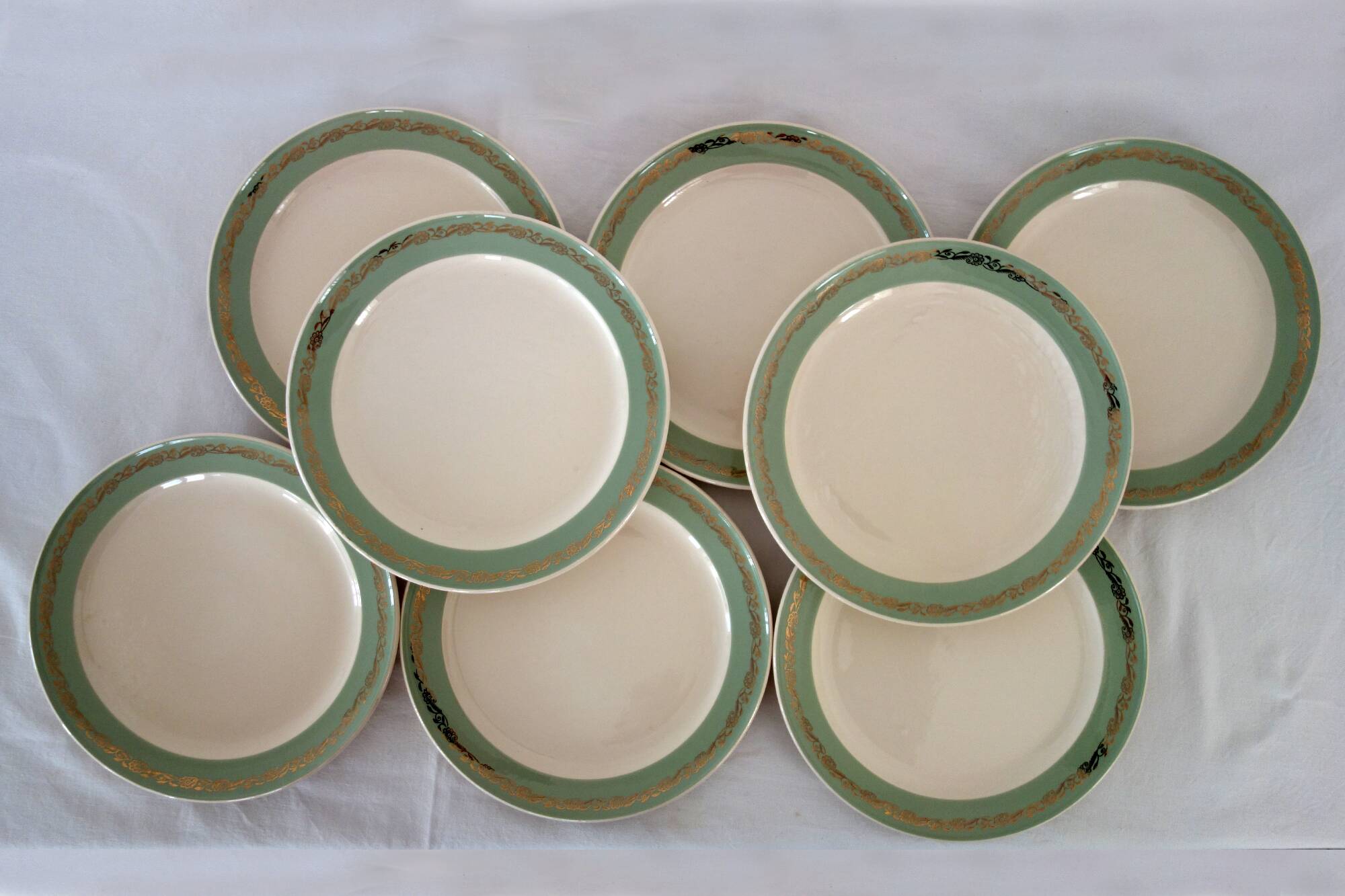 Set of 8 Villeroy and Boch flat plates, vintage Mettlach