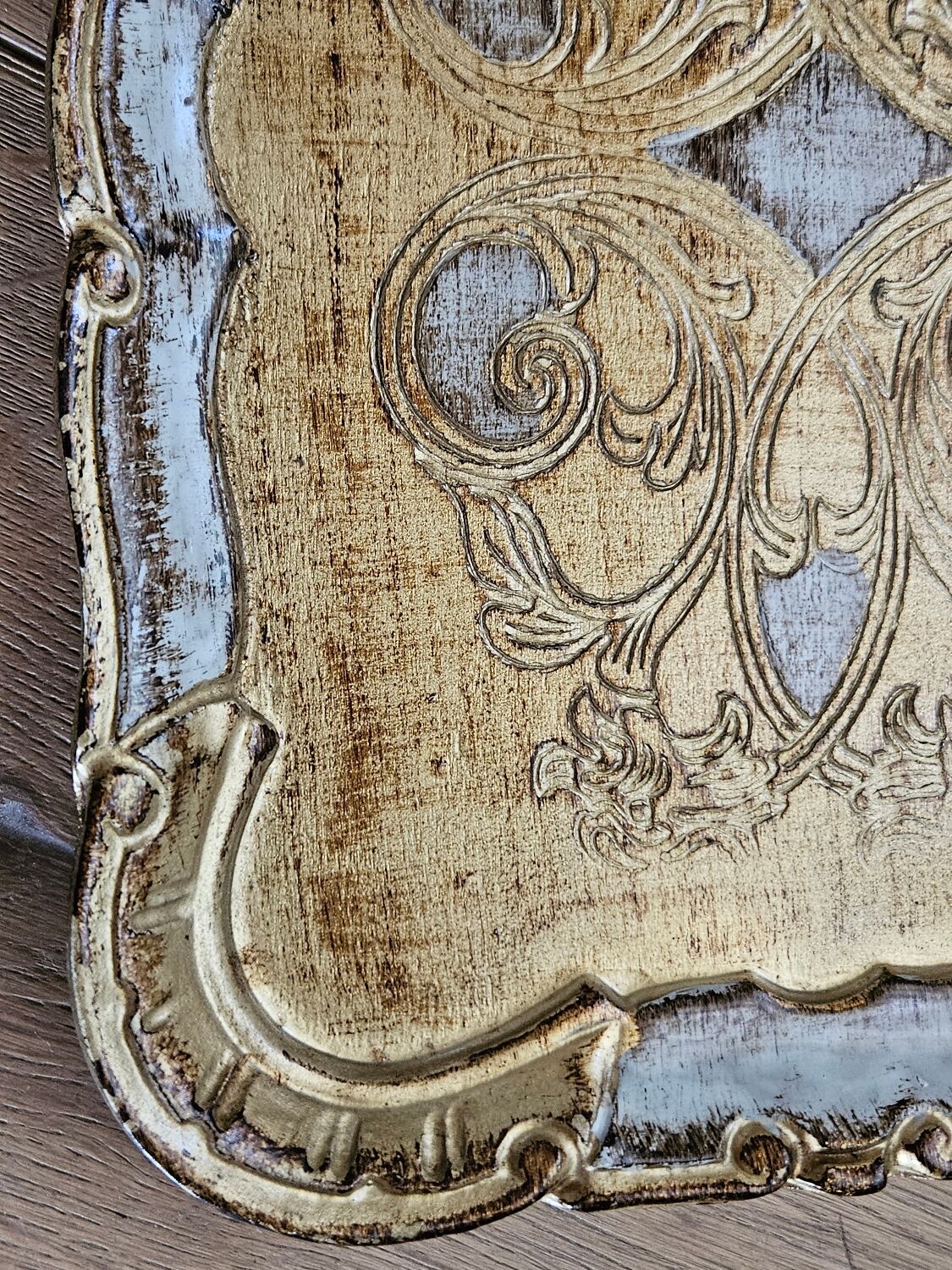 Florentine gilded wooden top