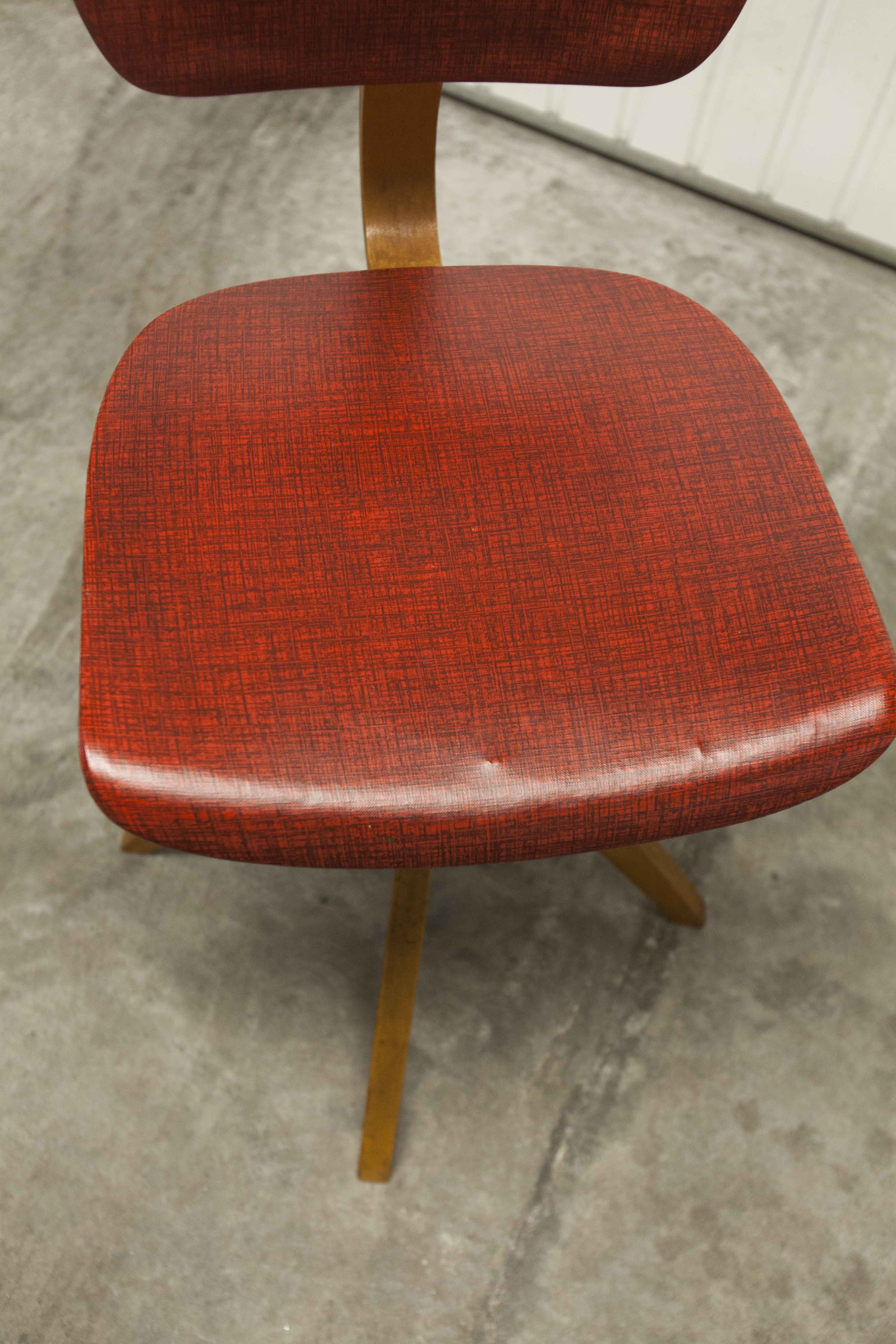 Workshop chair 1950 feet compass skaï red atypical