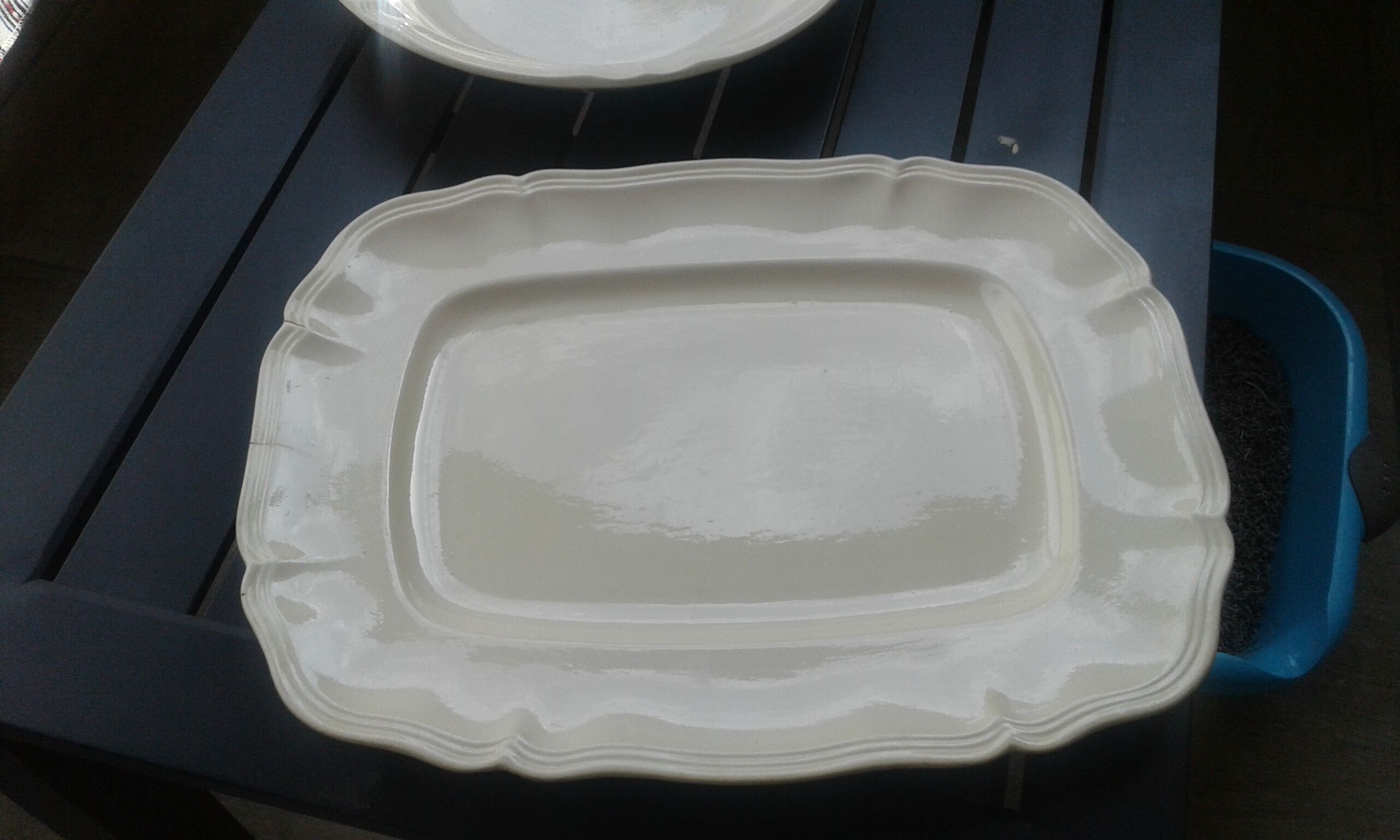 2 dishes ivory sandstone digoin sarreguemines