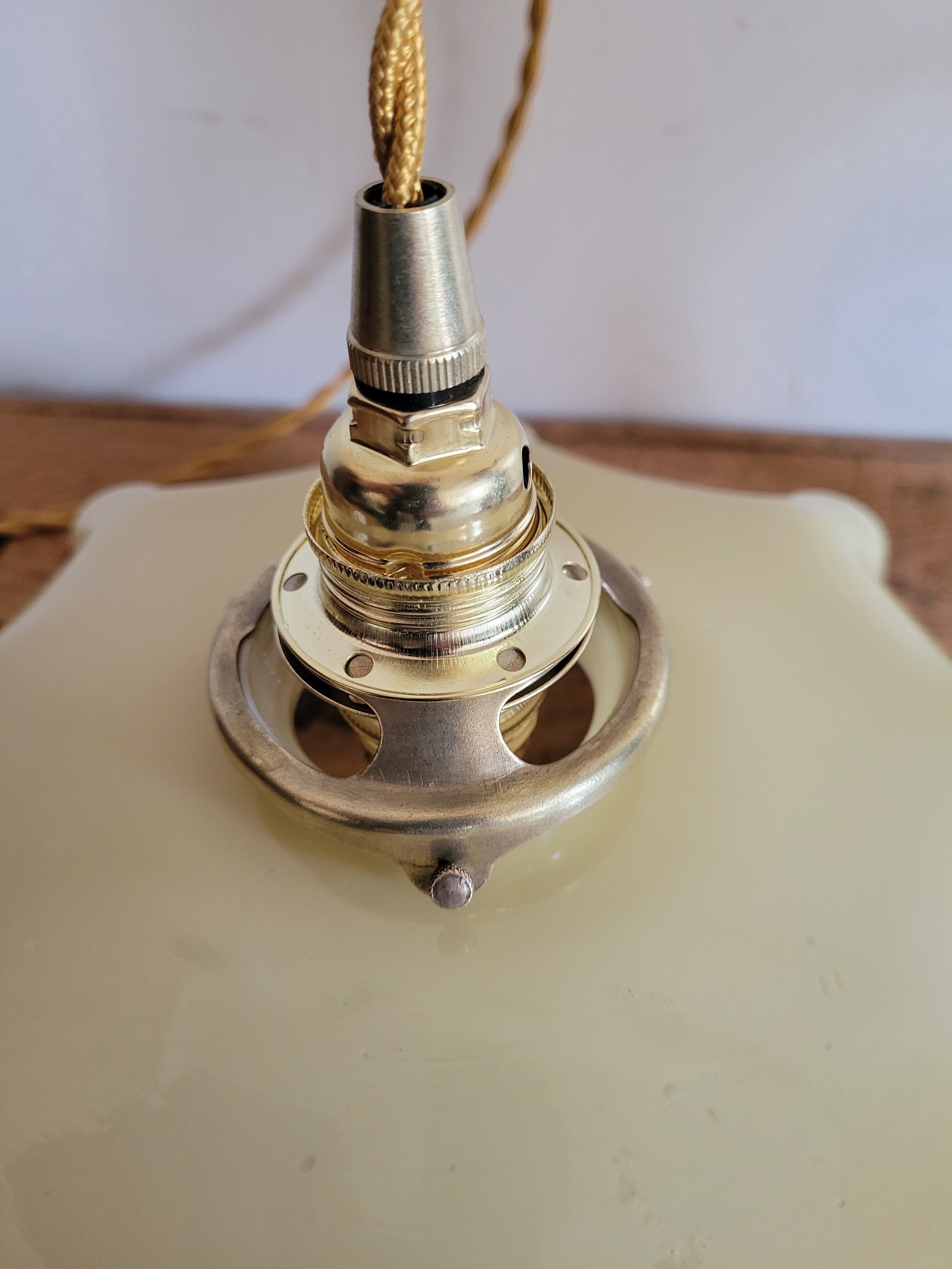 Yellow opaline suspension