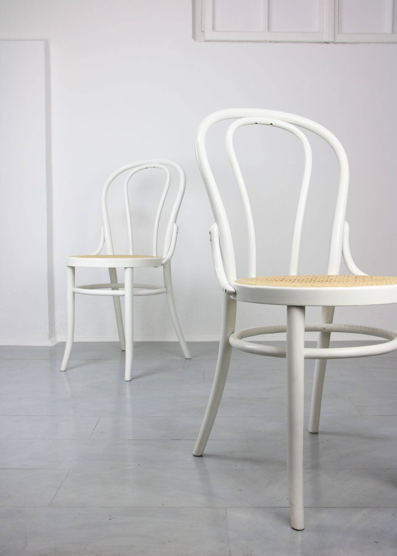 No. 18 White Chairs by Michael Thonet, Set of 4