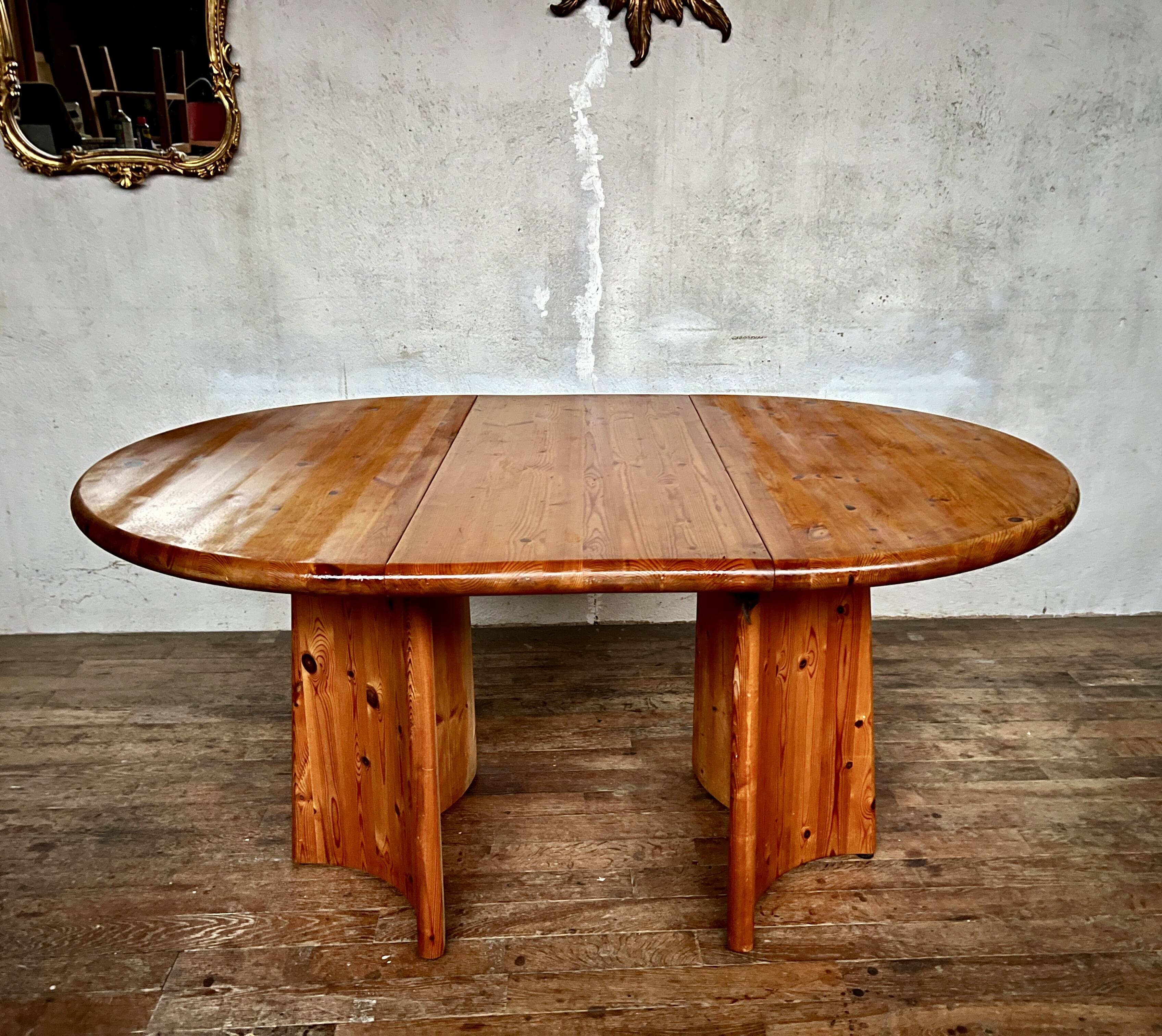 Large Scandinavian pine table - 6 chairs