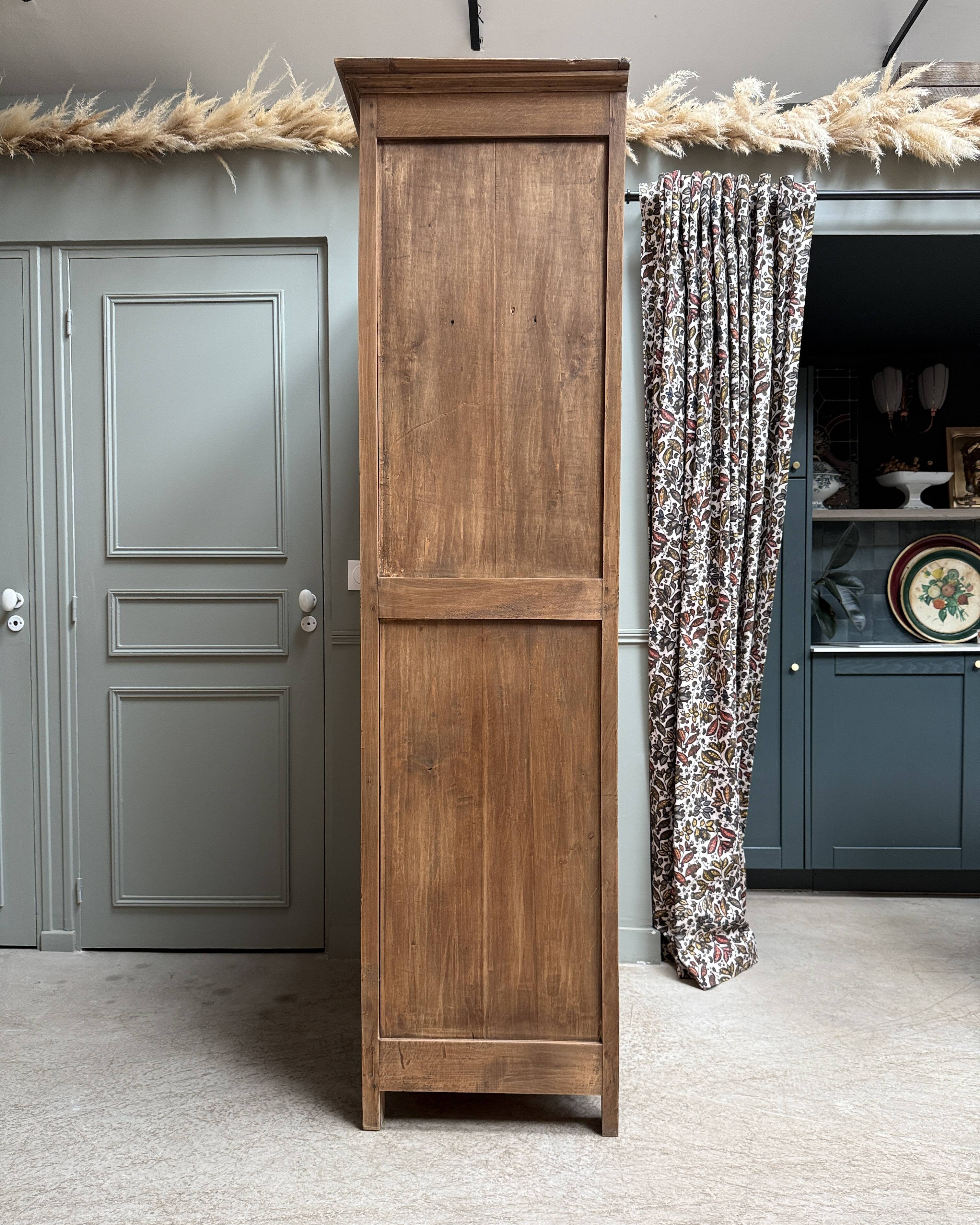 Parisian wardrobe with hanging space (renovated)
