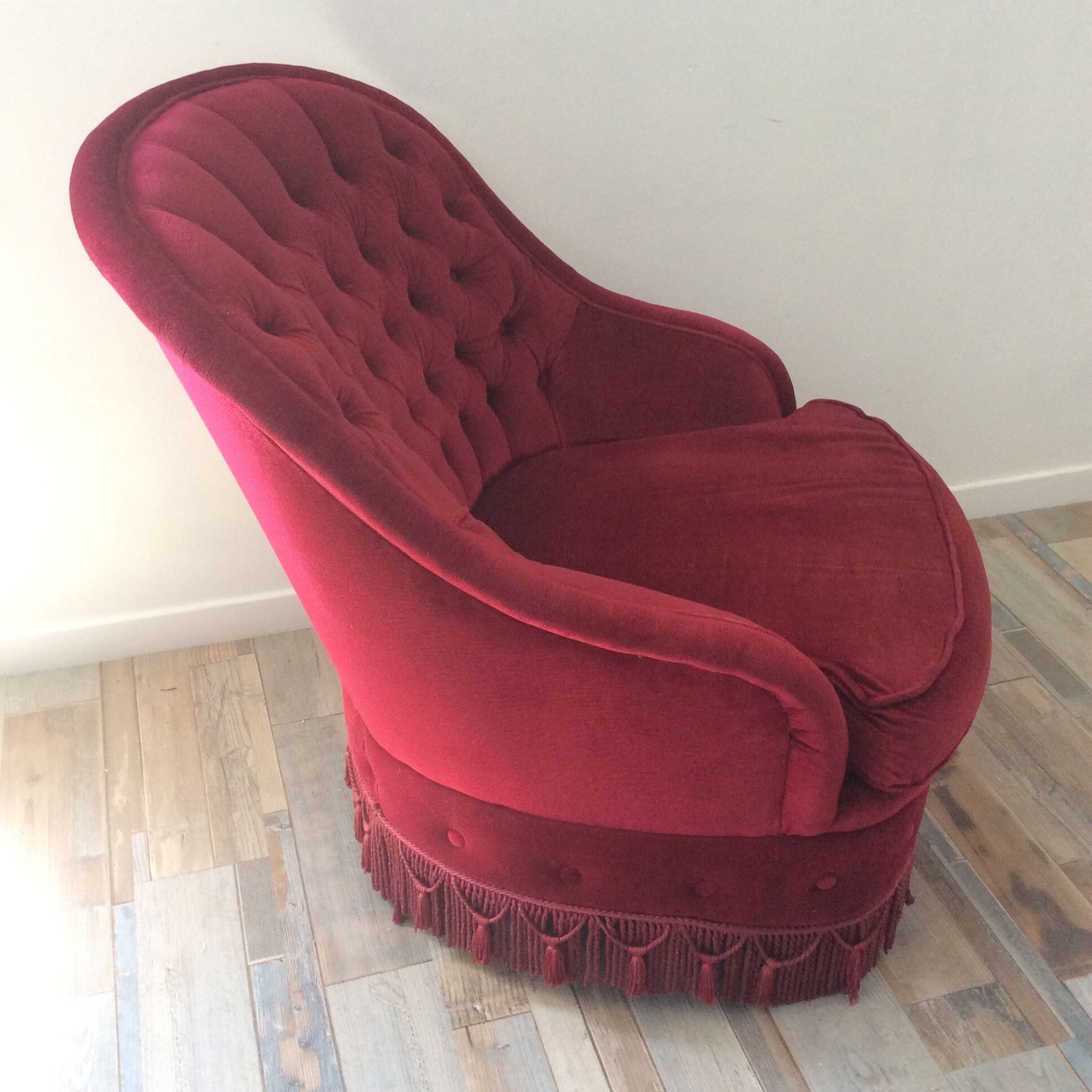 Vintage 70s velvet toad chair