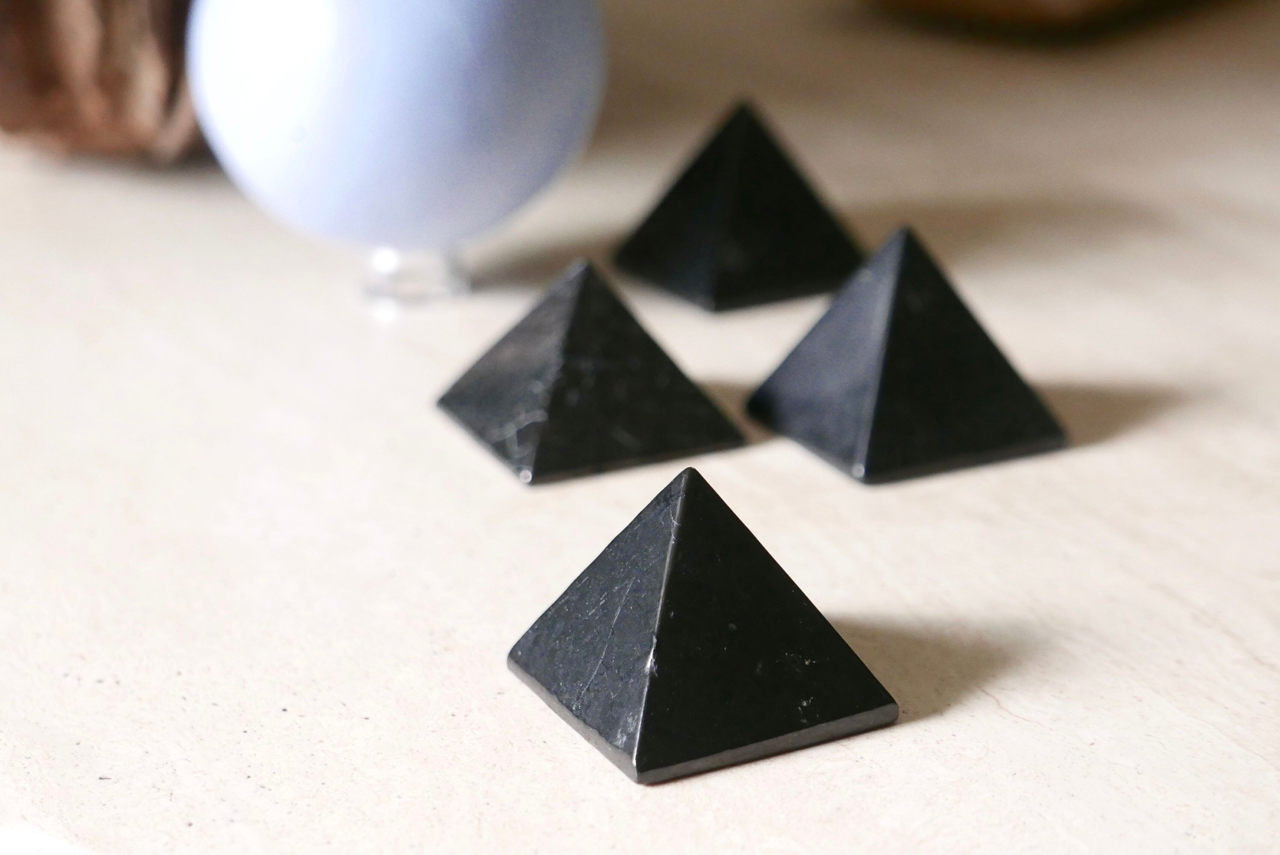 Pyramid paper press in onyx, 70s