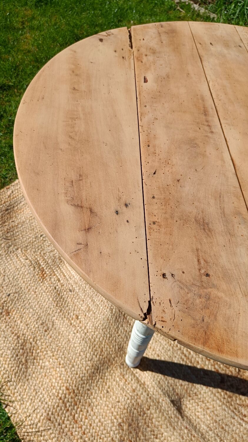 Antique patinated round table – wooden top