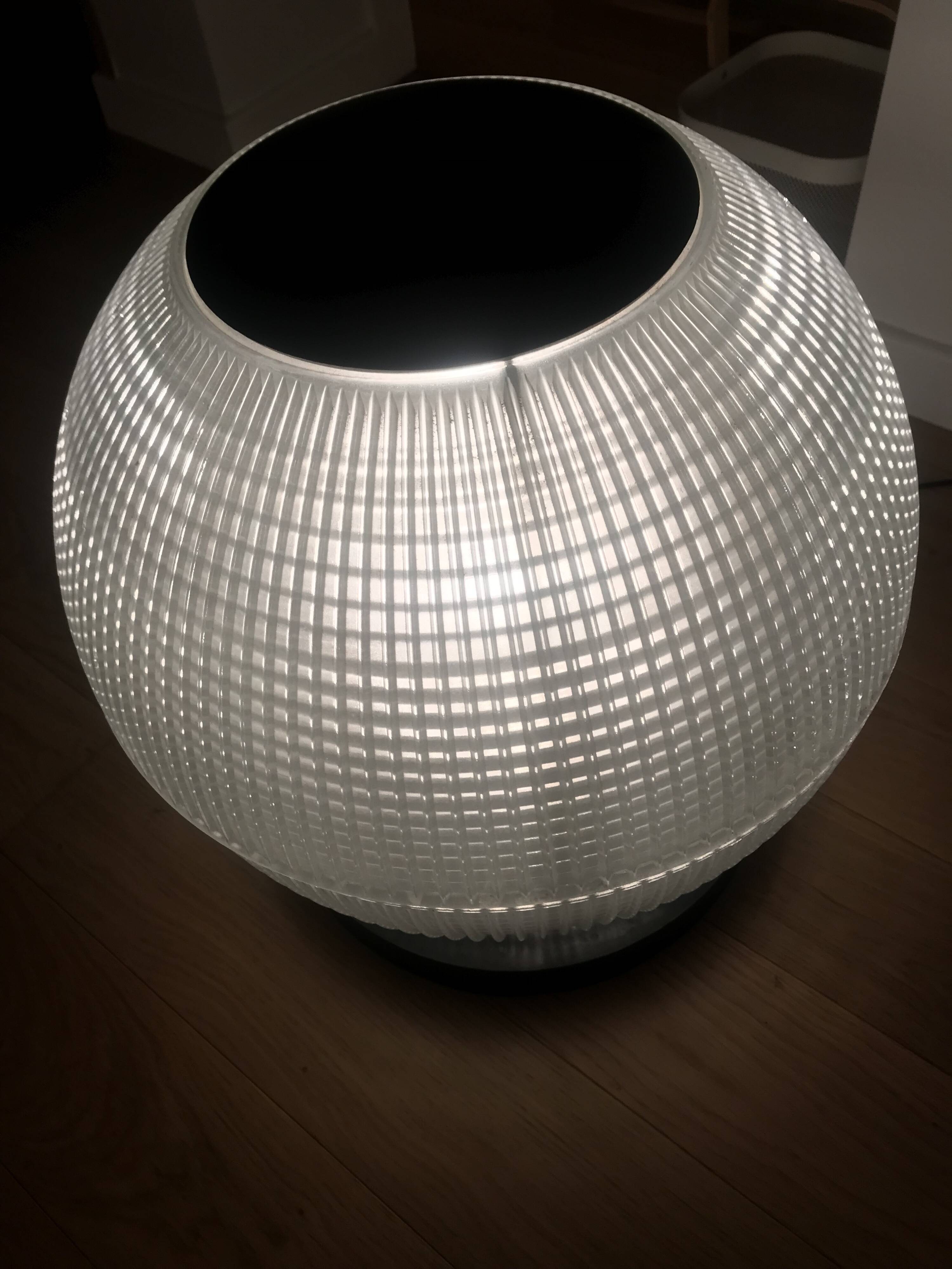 Lampe importante industrielle sur platine et roulettes