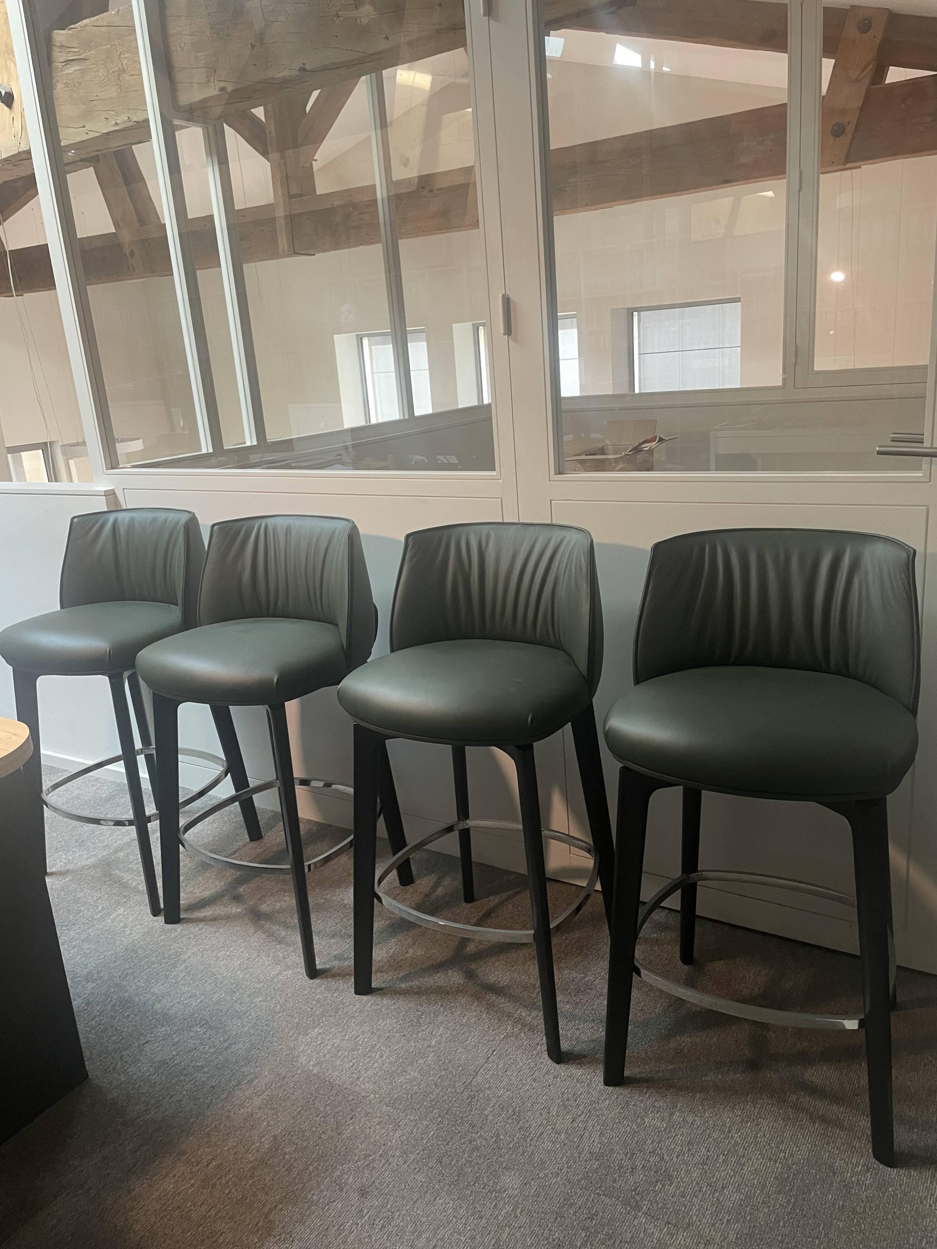 Set of 4 Archibald bar stools - Poltrona Frau - new