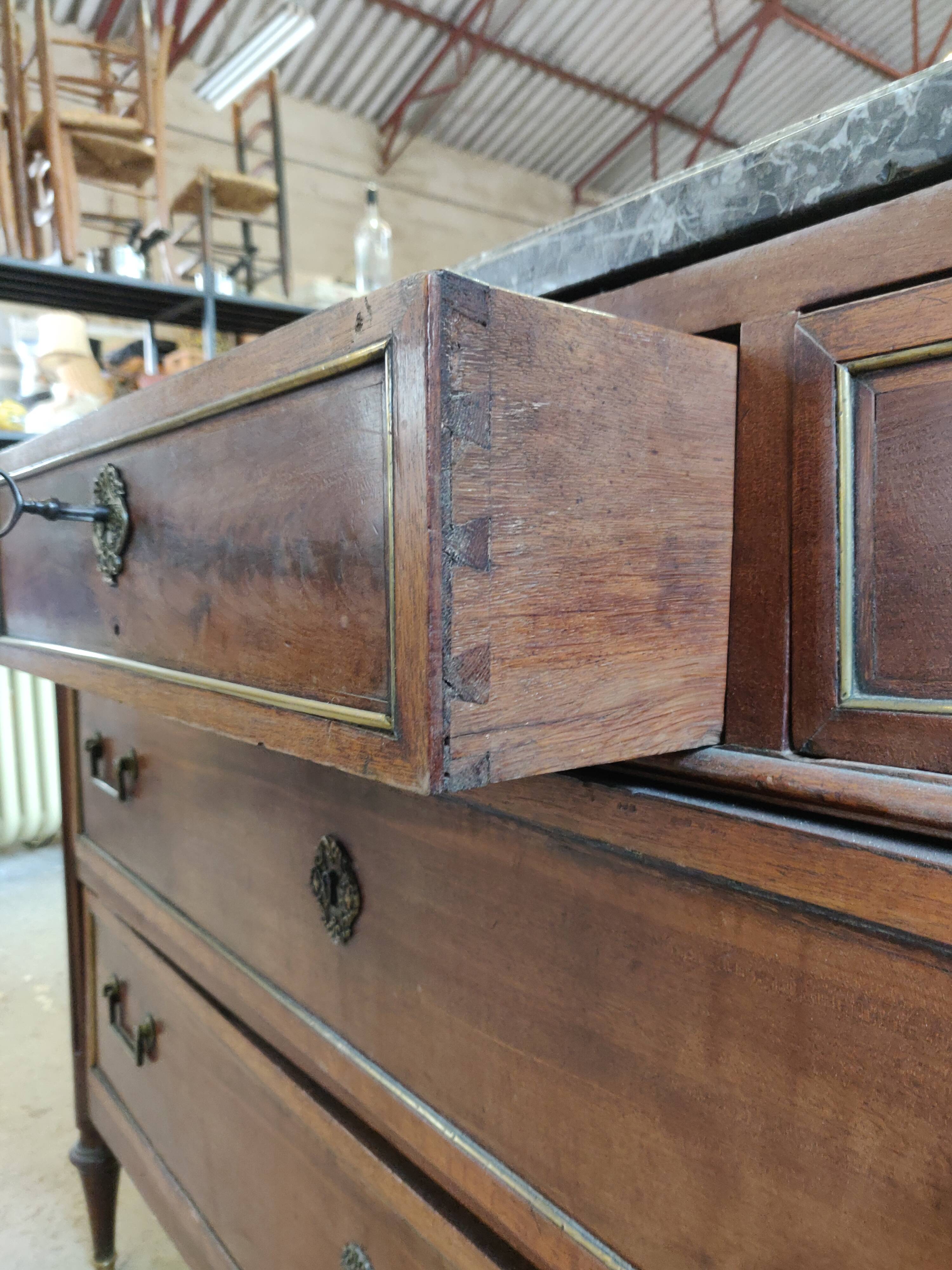 Louis XVI style chest of drawers clover lock