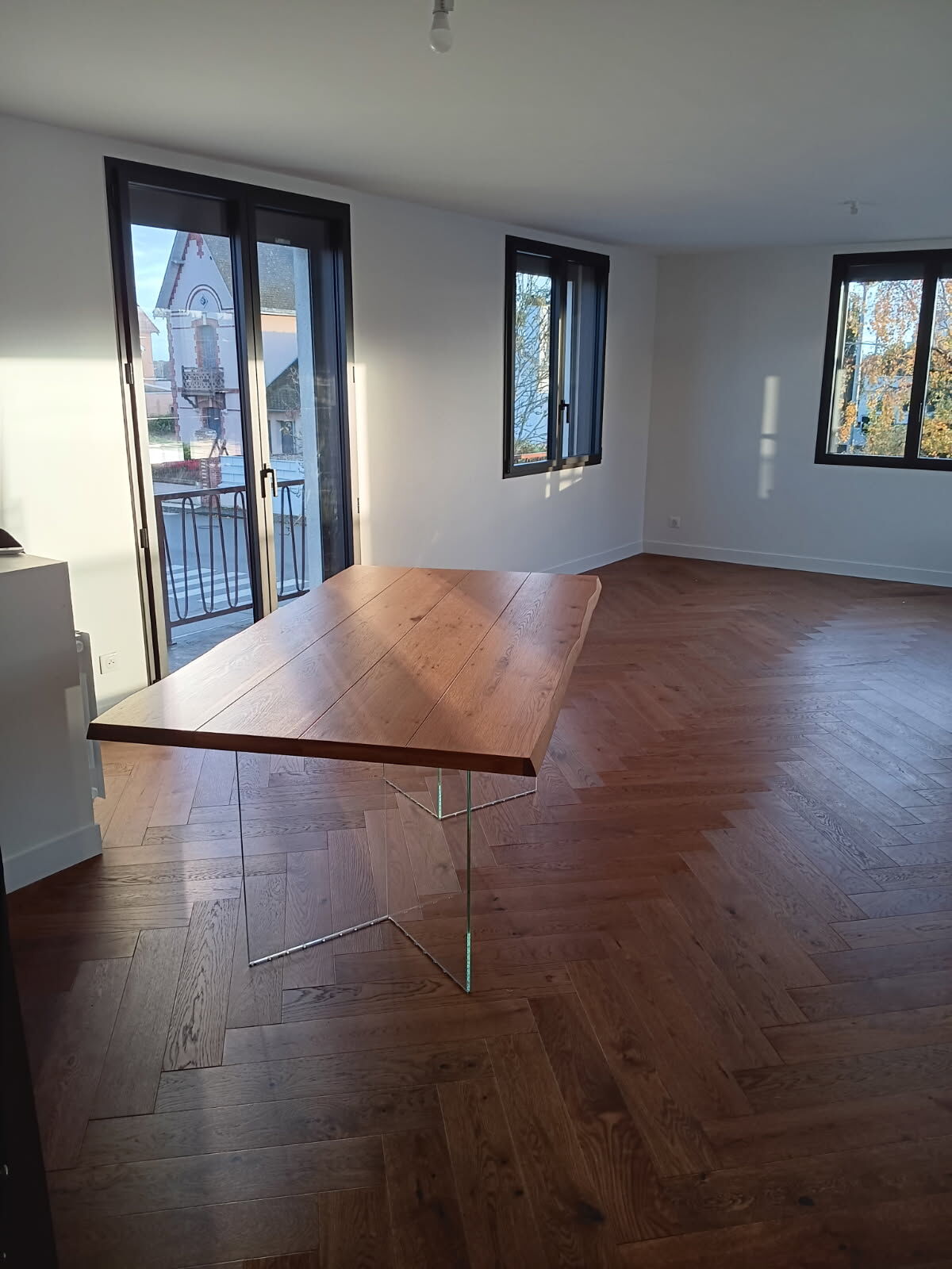 Table en chêne et verre