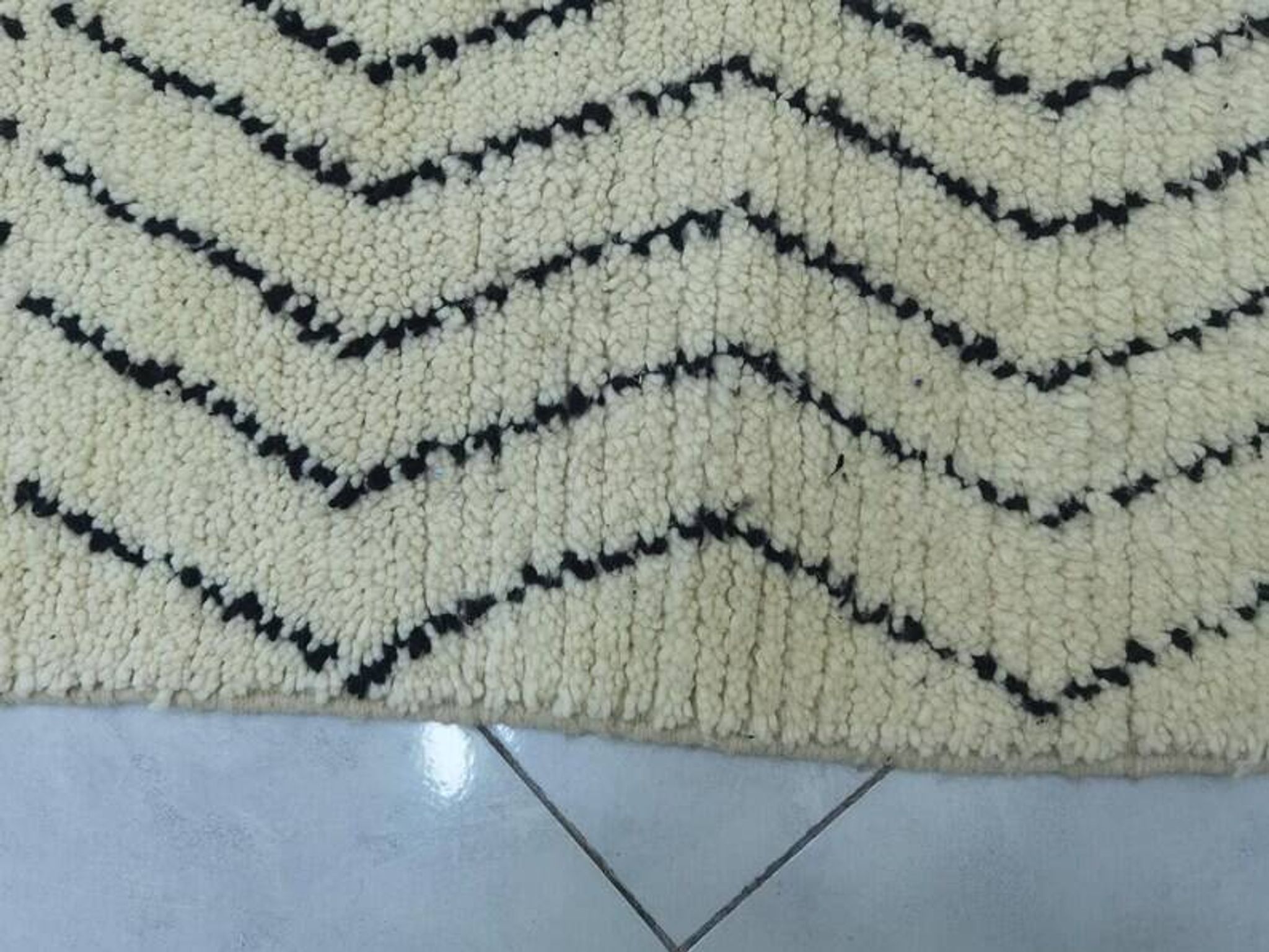 Tapis marocain artisanal décoré 250cmx150cm