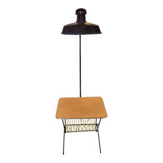 Scoubidou floor lamp with magazine rack