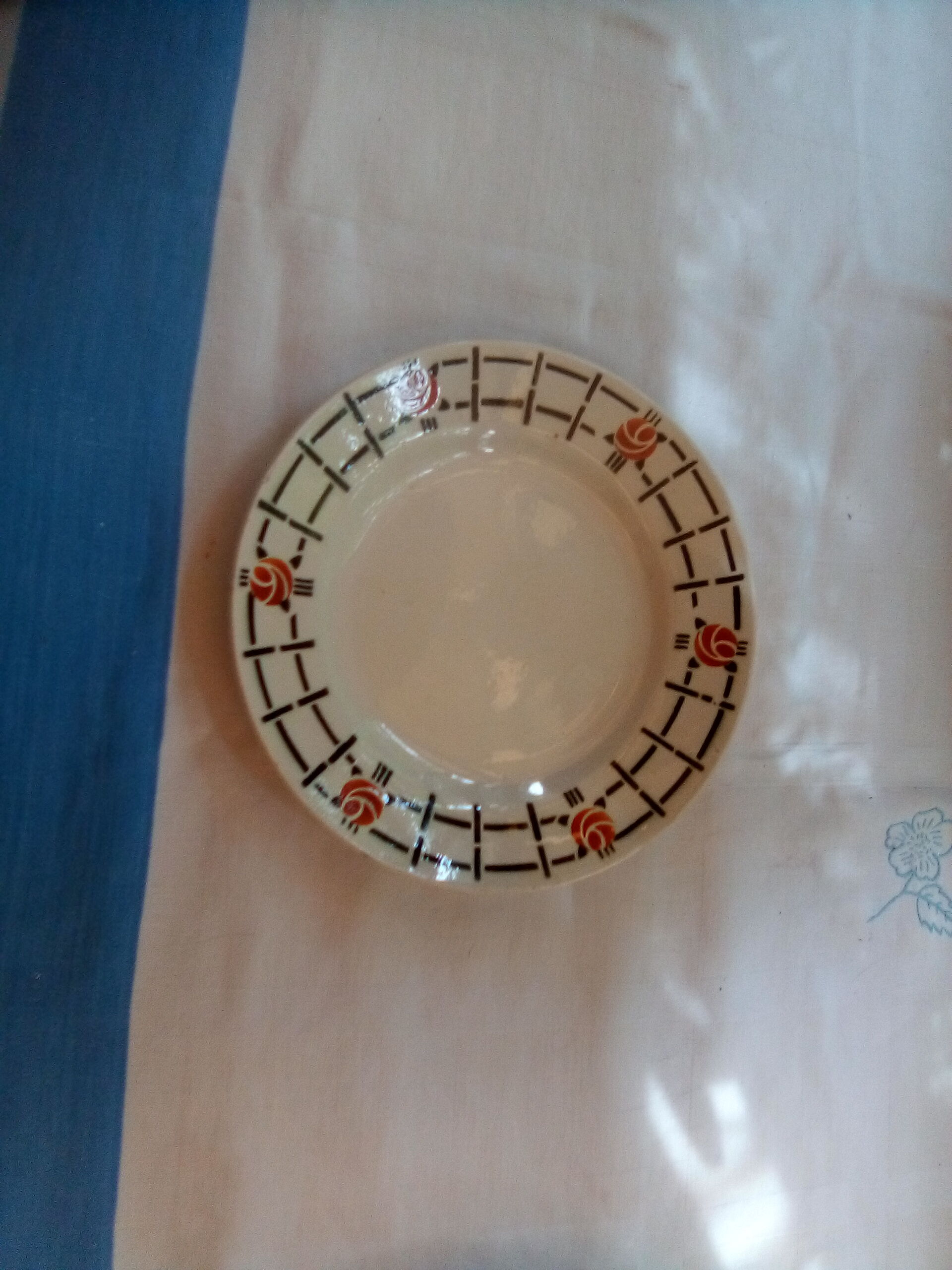 Assorted 12 dominant old brown/black plates