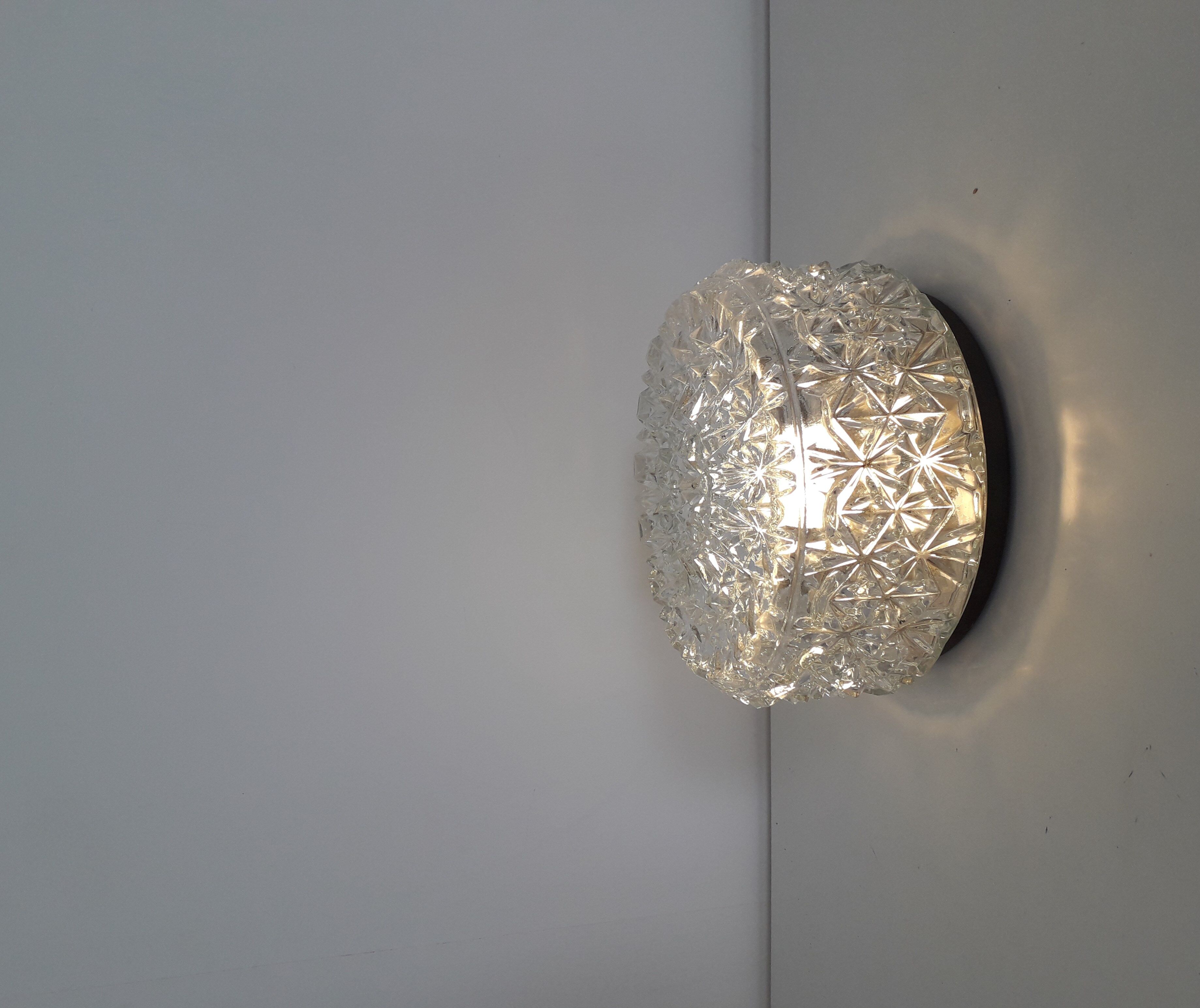 Vintage ceiling lamp / wall lamp - Molded glass - Round shape - 1970