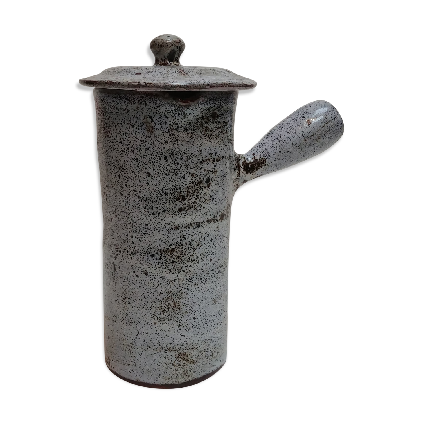 Former sandstone pouring coffee maker