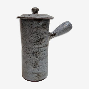 Former sandstone pouring coffee maker