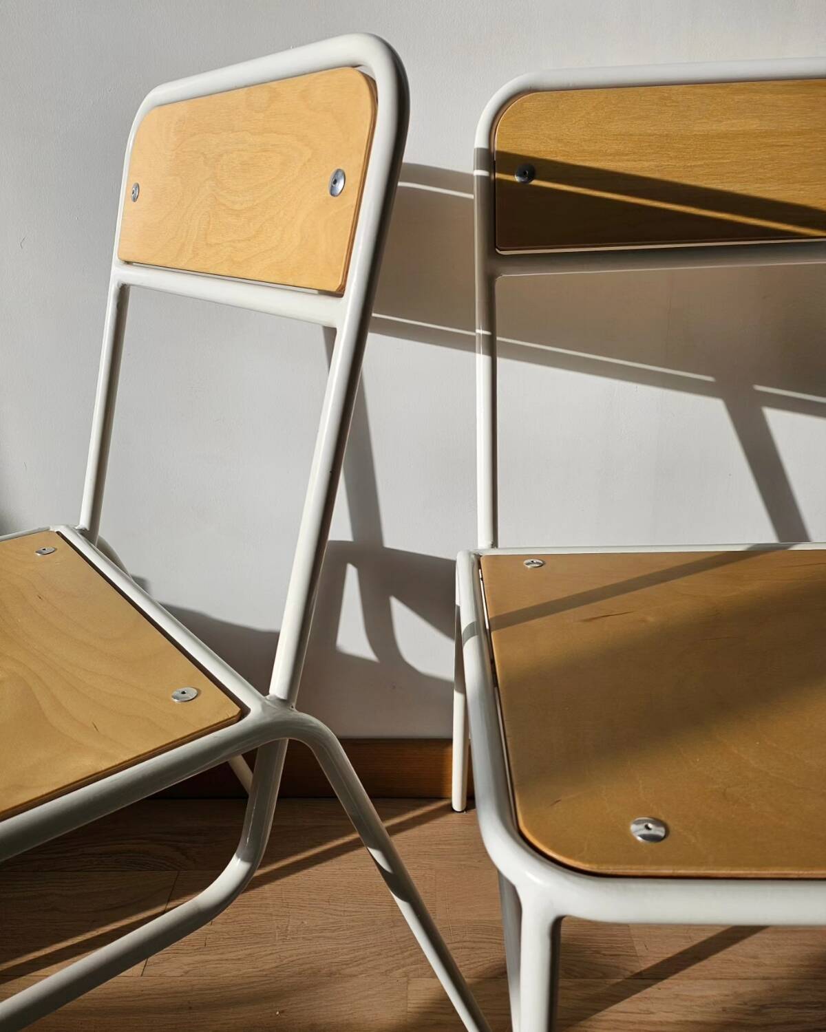 2 chairs once!