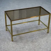 Table basse en laiton et verre fumé 1950’s