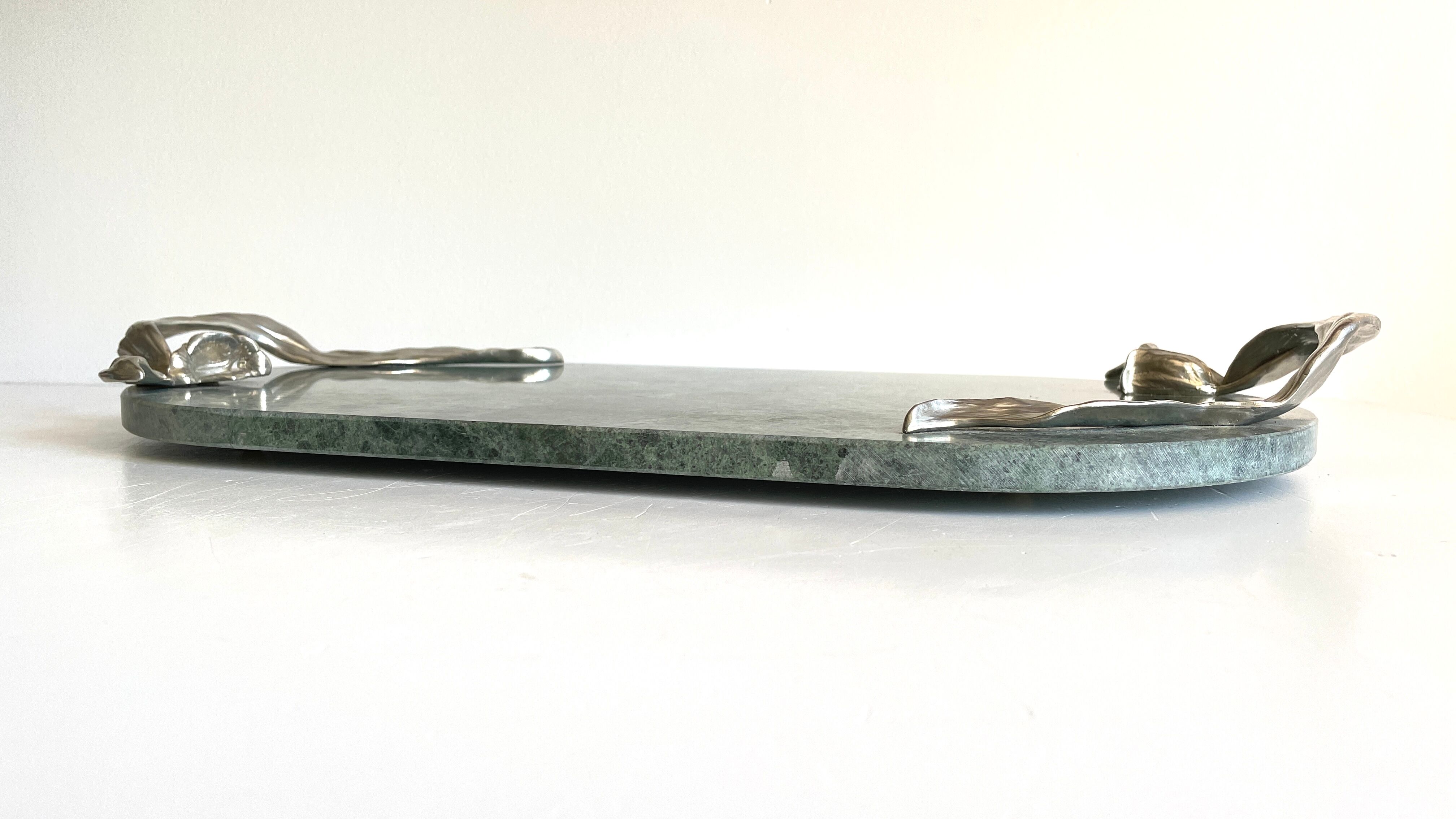 Oval top in marble and tin