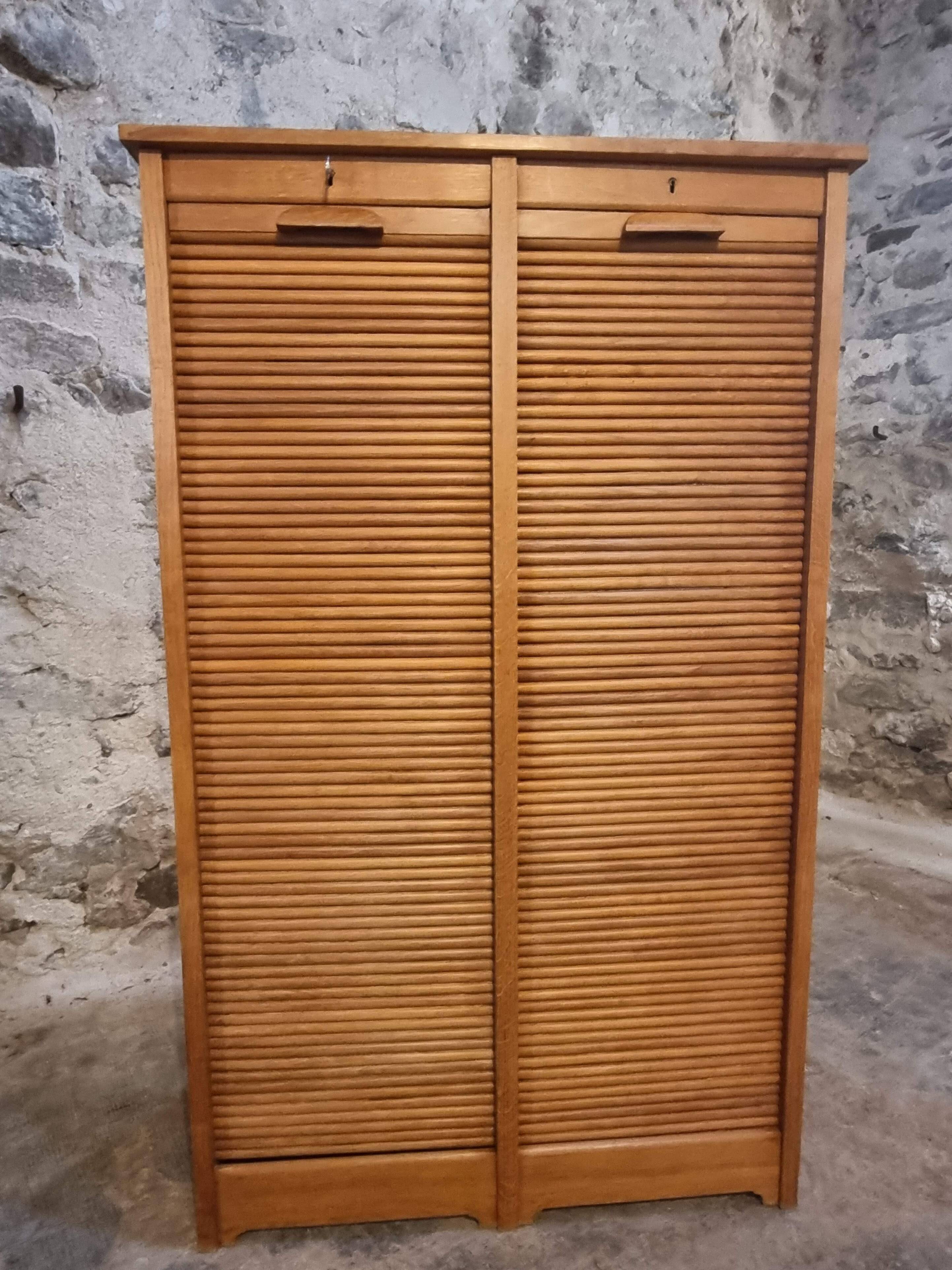 Armoire à rideaux vintage en chêne français – années 1960 – rangement de bureau avec étagères réglables