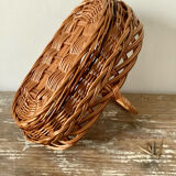 Oval basket with handle
