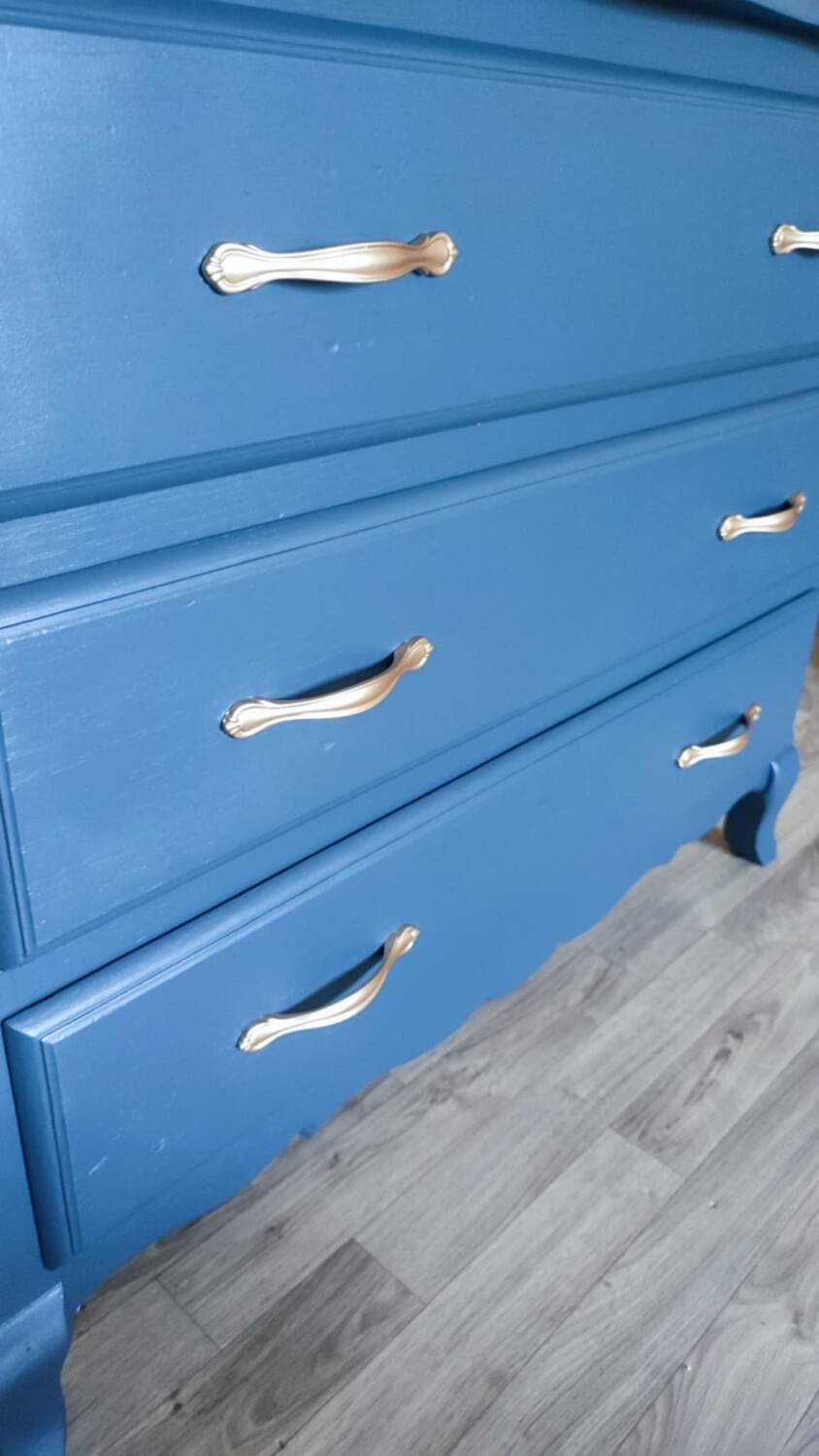 Chest of drawers in solid oak painted blue