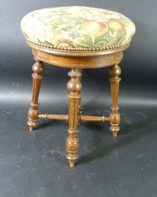 Ancien tabouret de piano tapissé