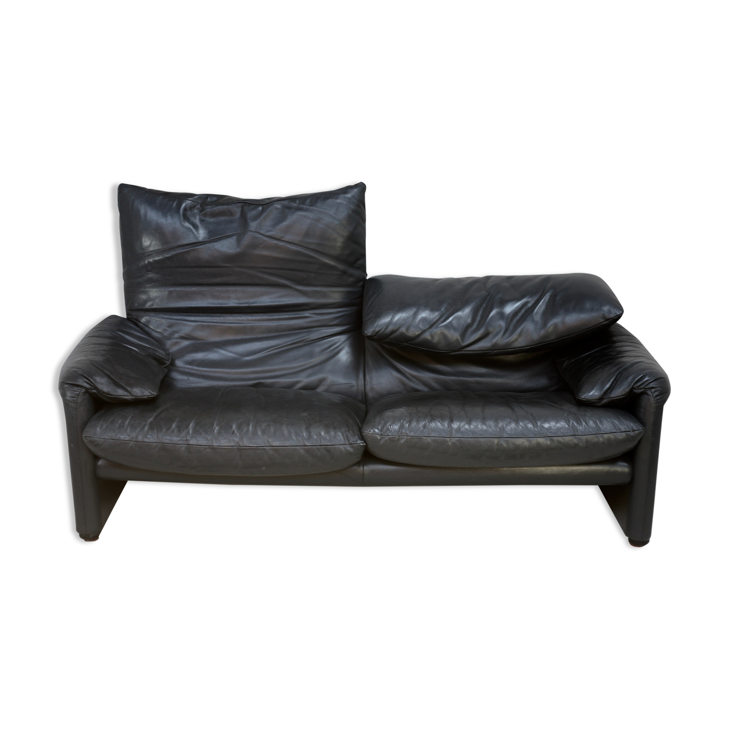 Sofa by Vico Magistretti, Cassina, Maralunga model. Italy, circa 1975. Navy blue leather