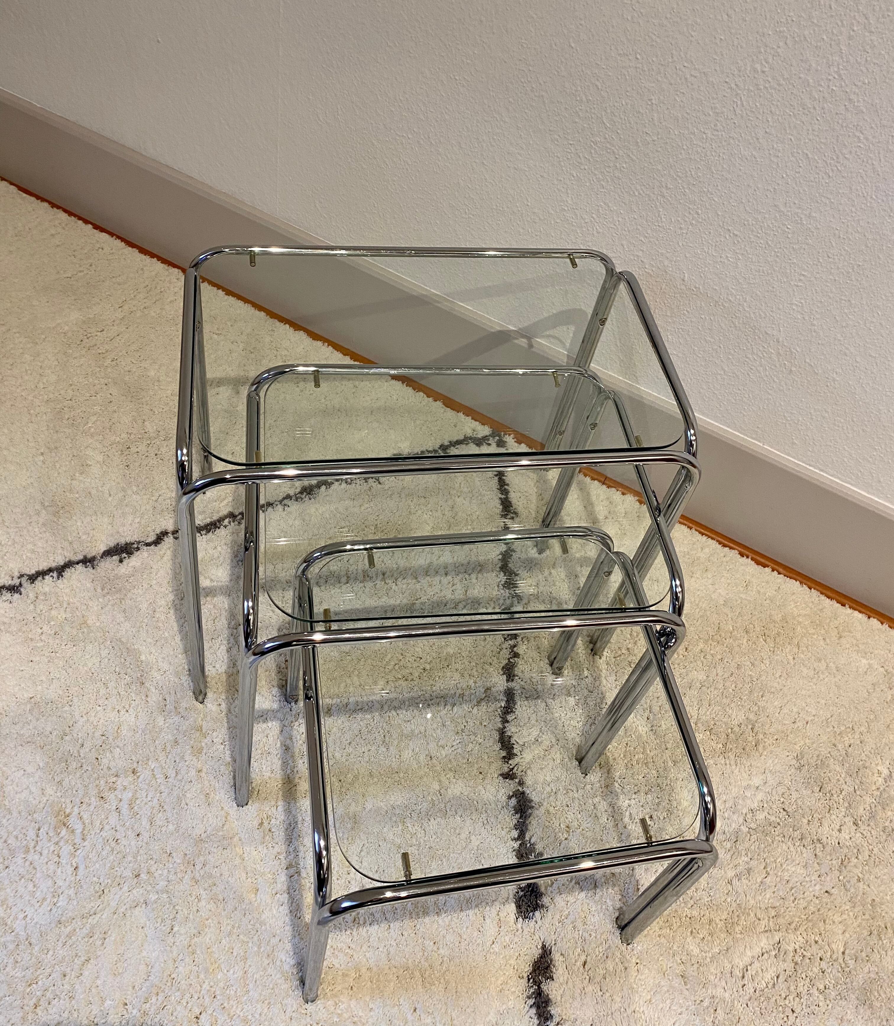 Vintage gigognes tables